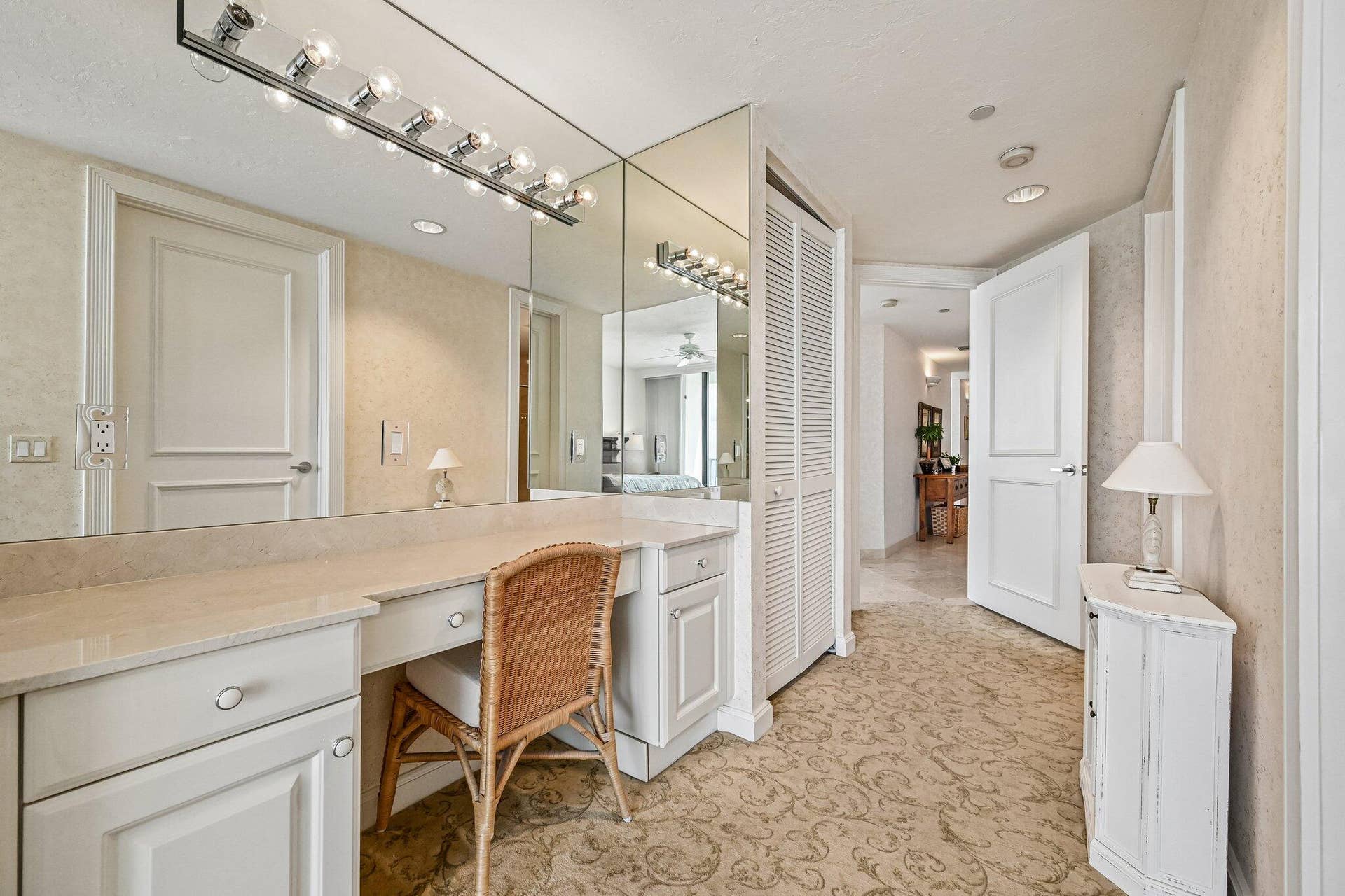 800 OCEAN Drive, #1105, Juno Beach, FL 33408 Vanity