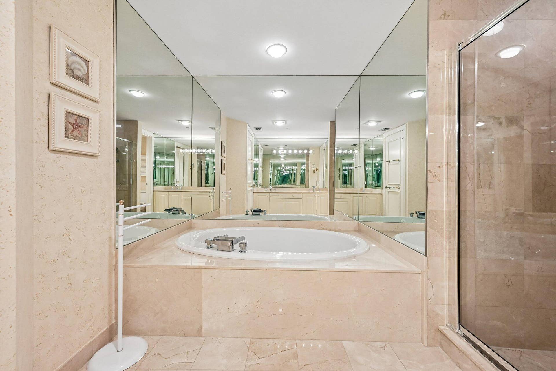 800 OCEAN Drive, #1105, Juno Beach, FL 33408 Primary Bathroom