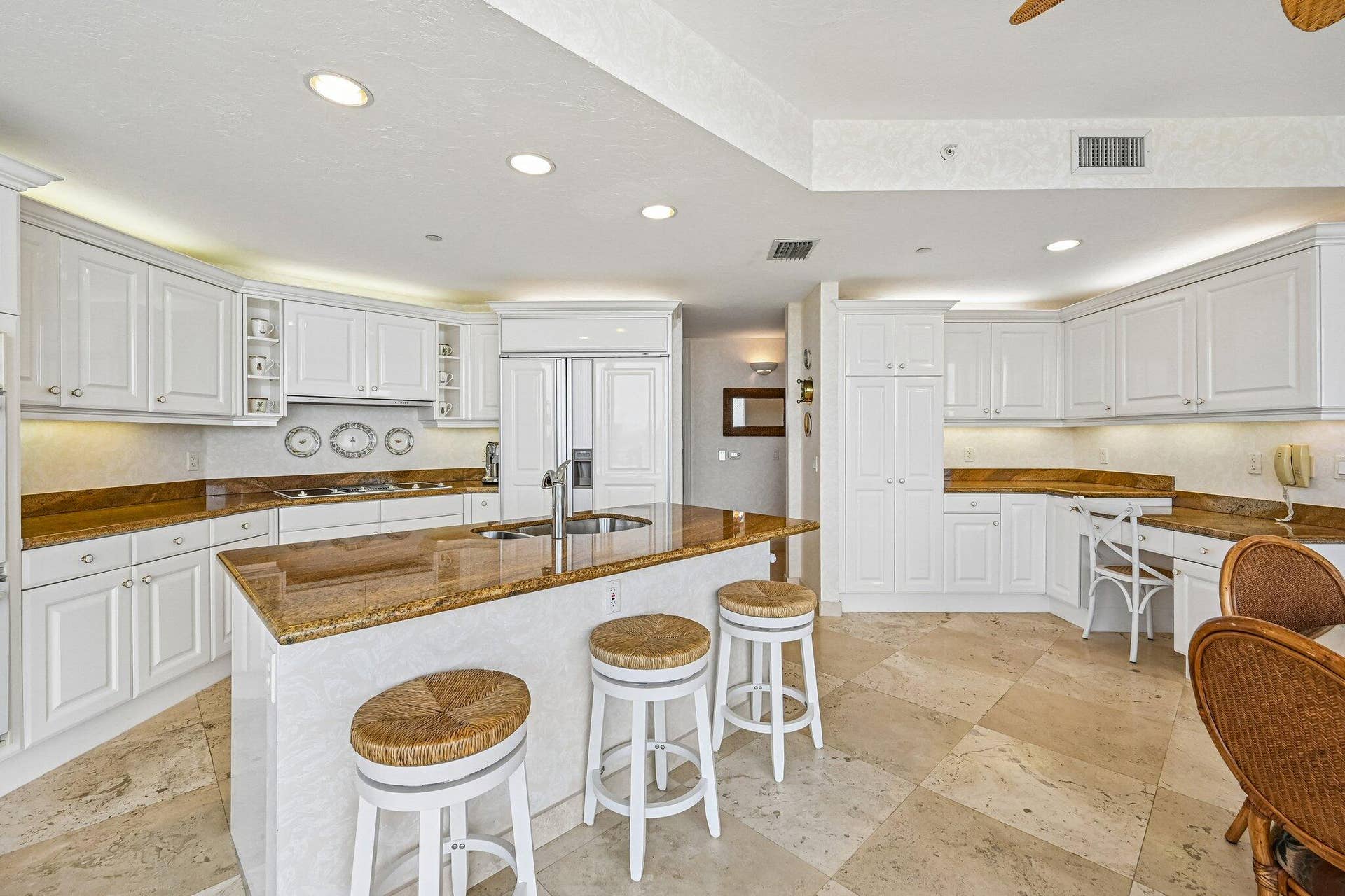 800 OCEAN Drive, #1105, Juno Beach, FL 33408 Kitchen