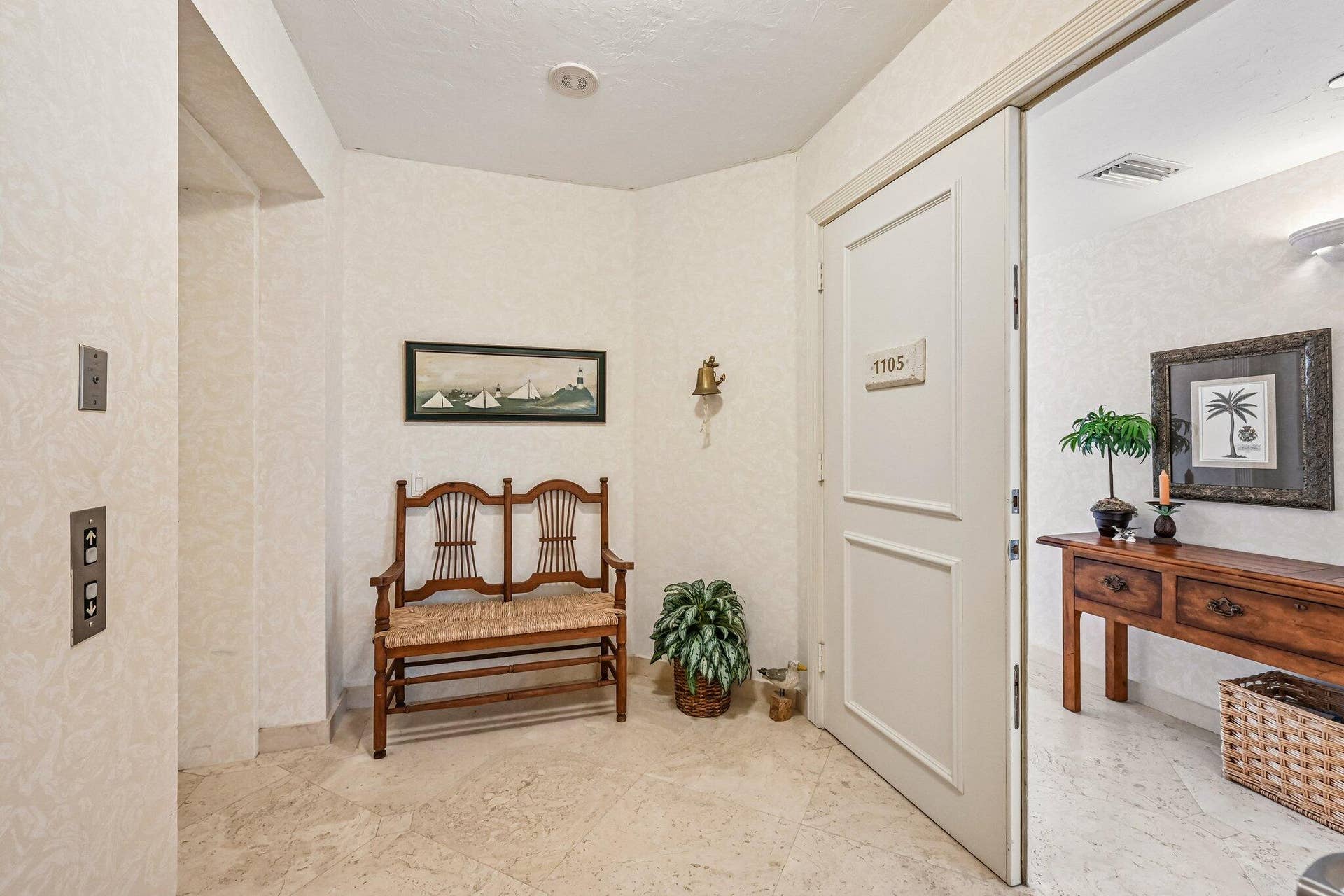 800 OCEAN Drive, #1105, Juno Beach, FL 33408 Entry Way