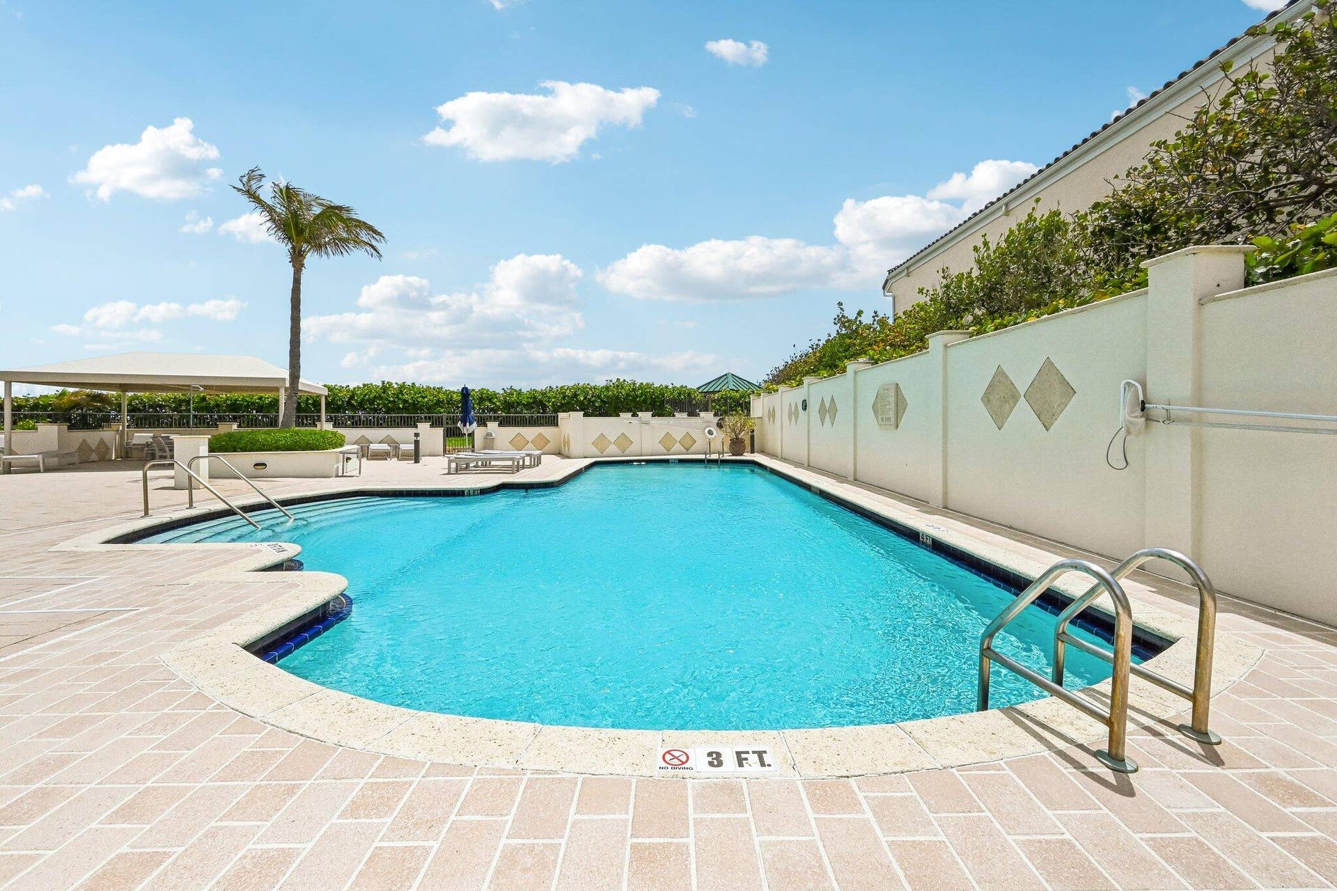 800 OCEAN Drive, #1105, Juno Beach, FL 33408 Pool