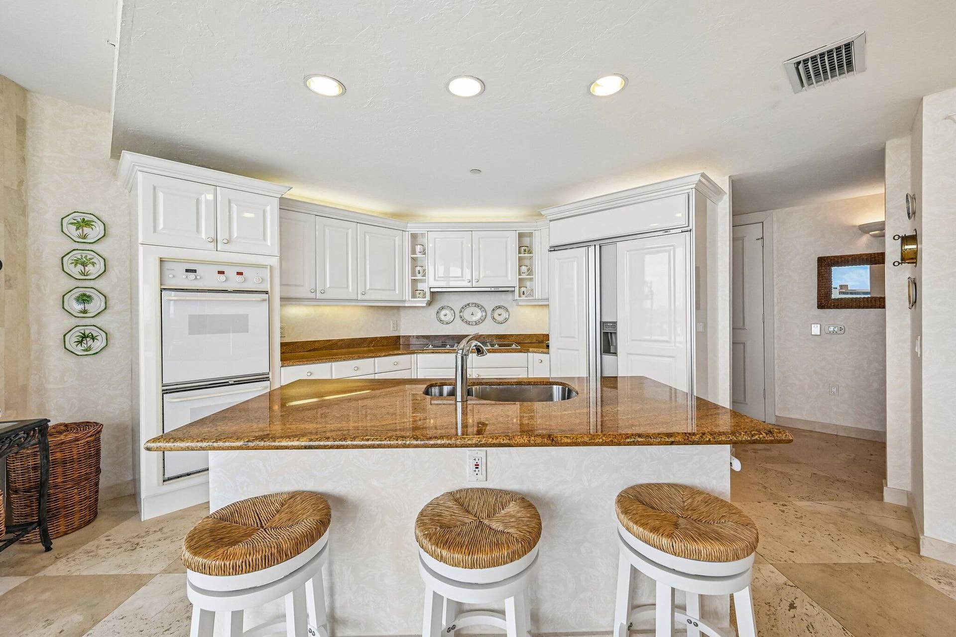 800 OCEAN Drive, #1105, Juno Beach, FL 33408 Kitchen