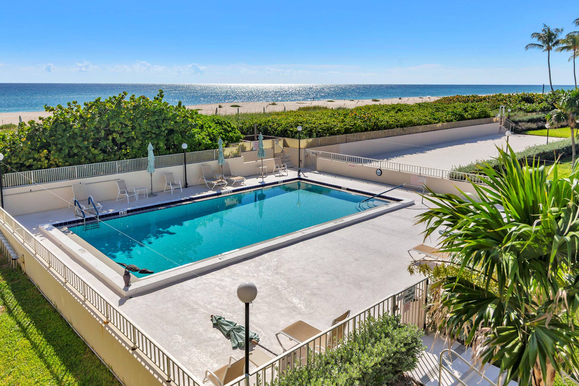 2545 S Ocean Boulevard, #3140, Palm Beach, FL 33480 Crystal clear ocean side pool