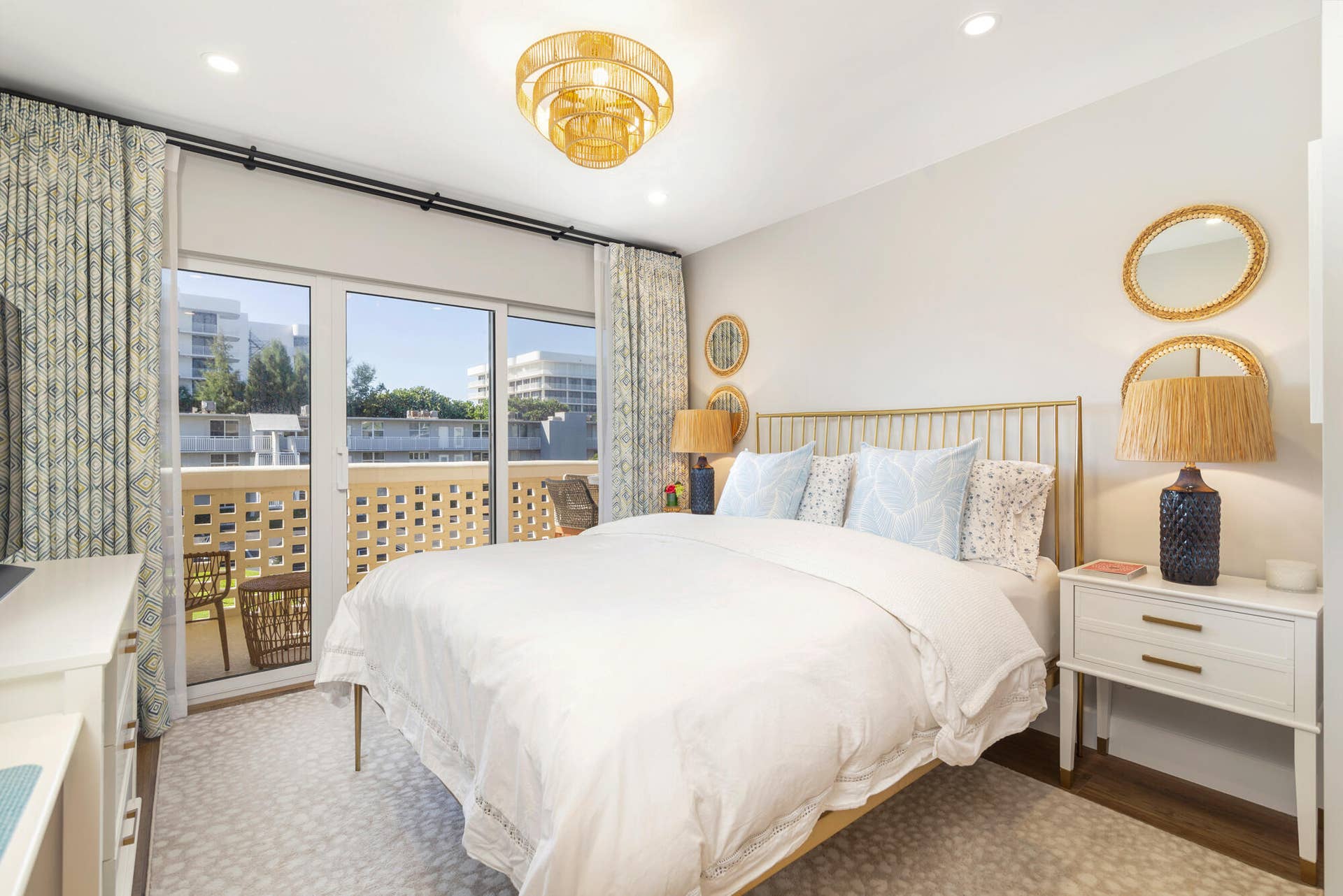 2545 S Ocean Boulevard, #3140, Palm Beach, FL 33480 Spacious Guest Room
