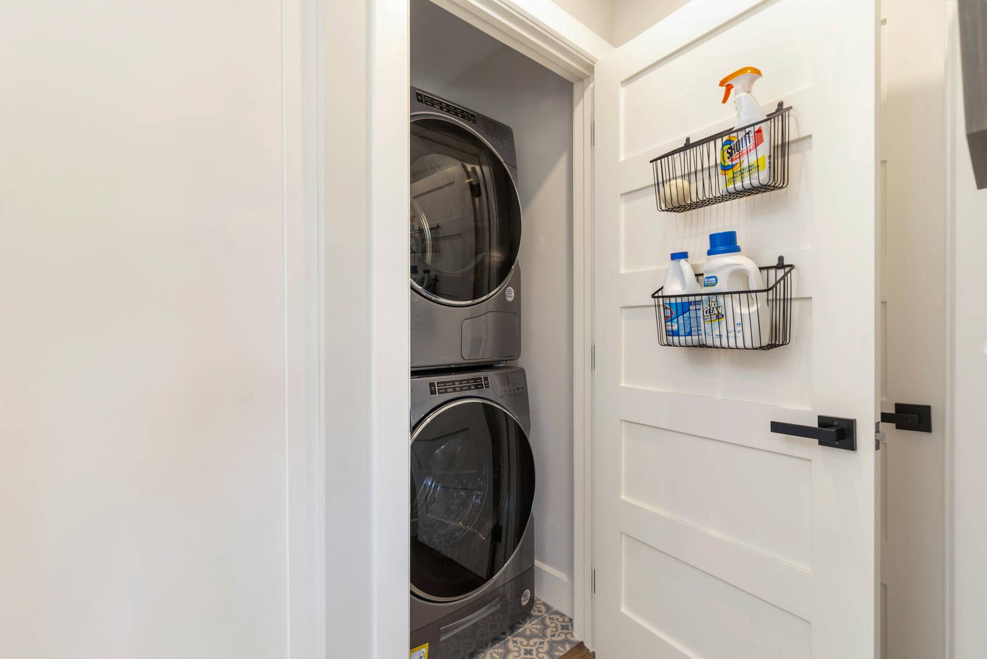 2545 S Ocean Boulevard, #3140, Palm Beach, FL 33480 Full size washer/dryer
