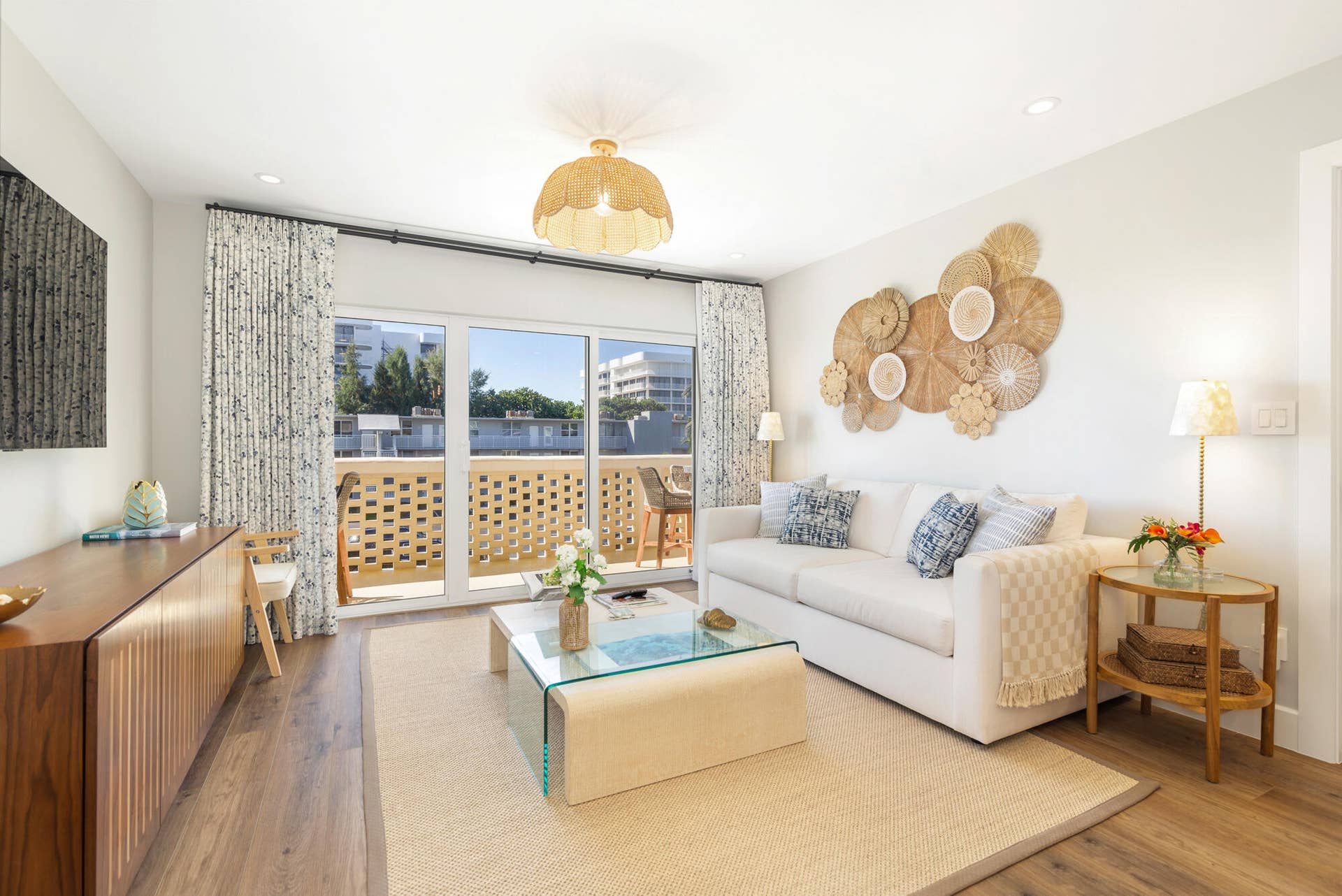 2545 S Ocean Boulevard, #3140, Palm Beach, FL 33480 Spacious, light and bright