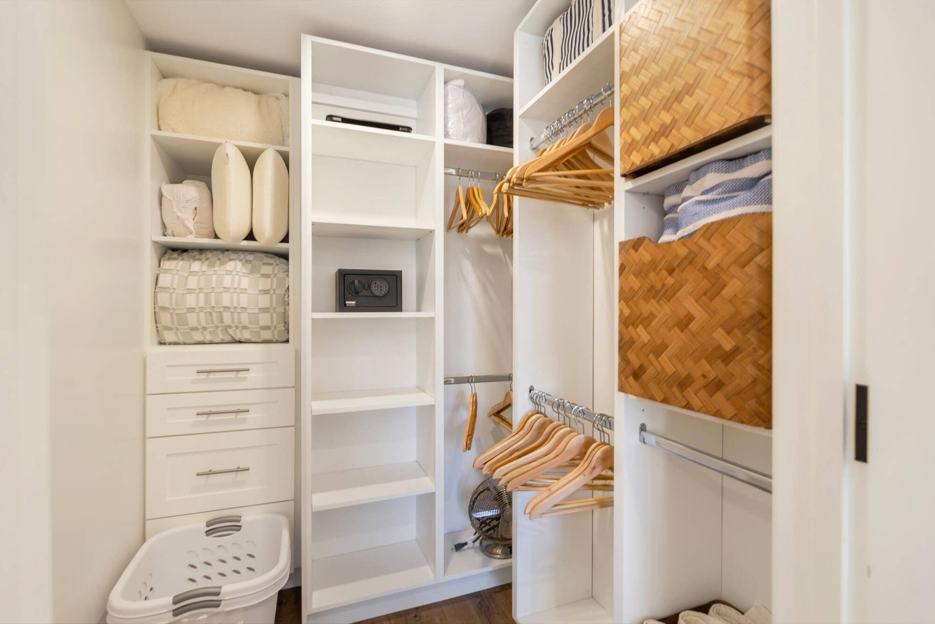 2545 S Ocean Boulevard, #3140, Palm Beach, FL 33480 Custom primary walk-in closet