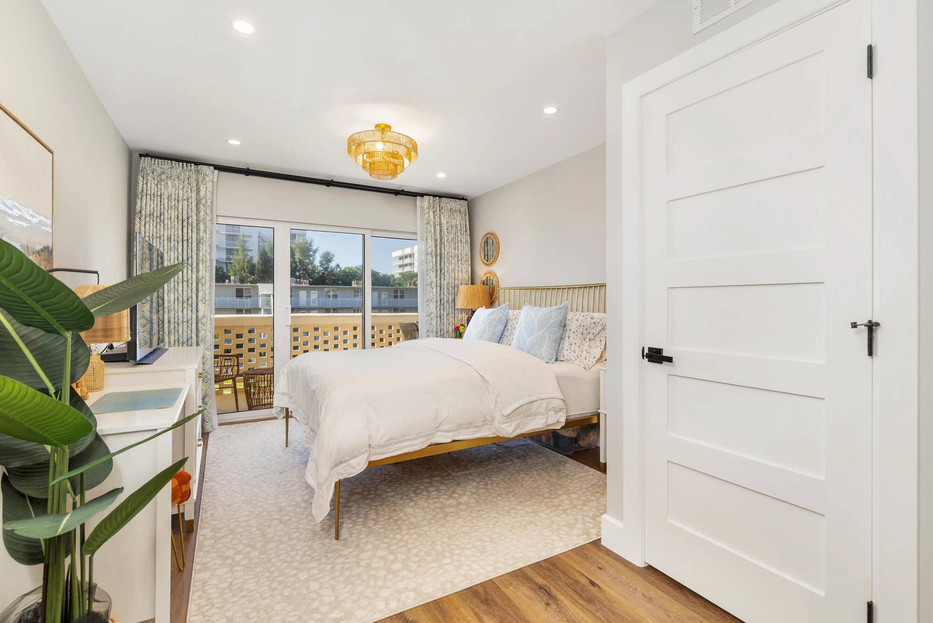 2545 S Ocean Boulevard, #3140, Palm Beach, FL 33480 Spacious Guest Room