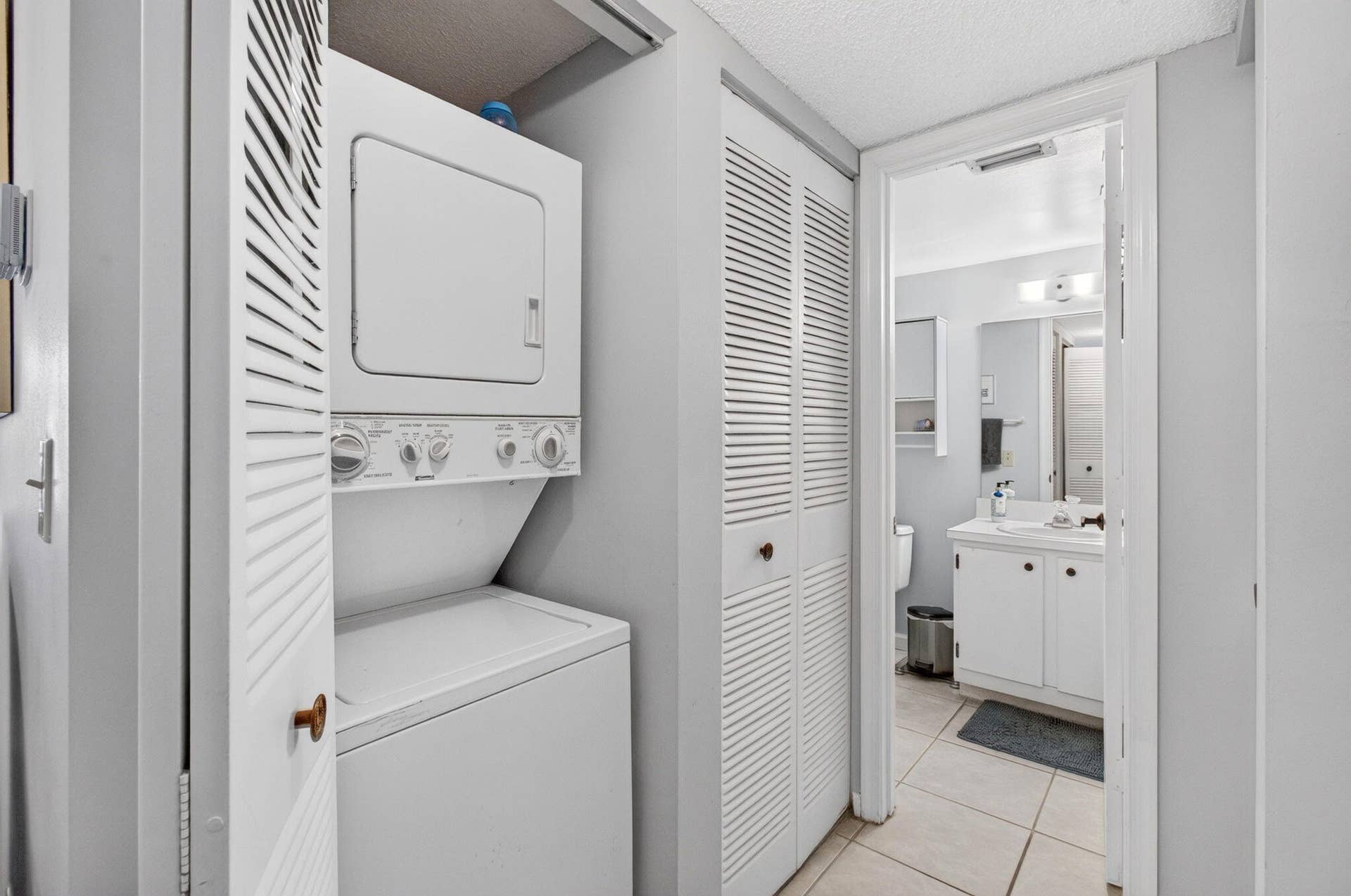 330 PALMWOOD Place, #208, Boca Raton, FL 33431 Washer & Dryer Closet