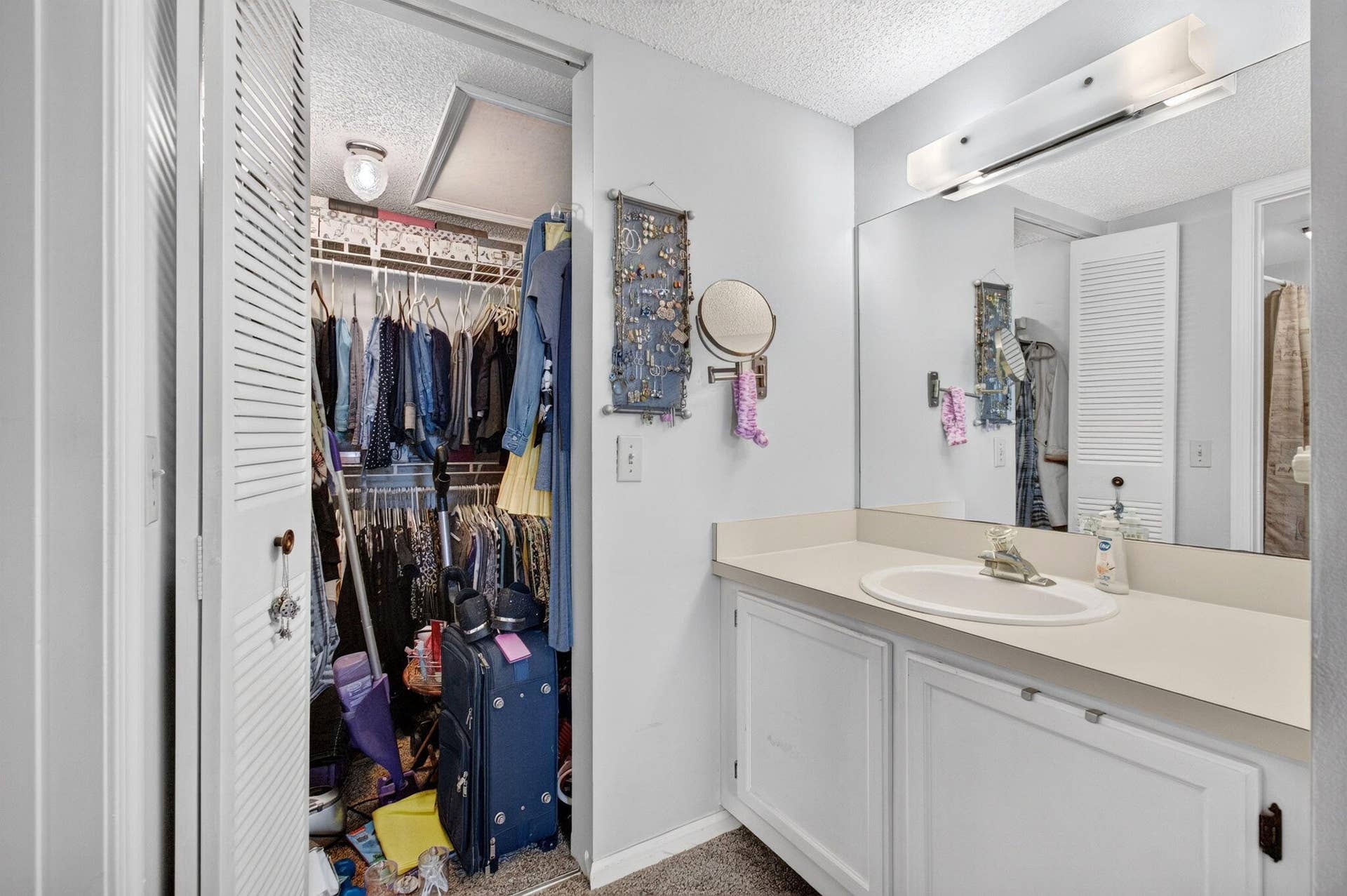 330 PALMWOOD Place, #208, Boca Raton, FL 33431 Walk-In Closet