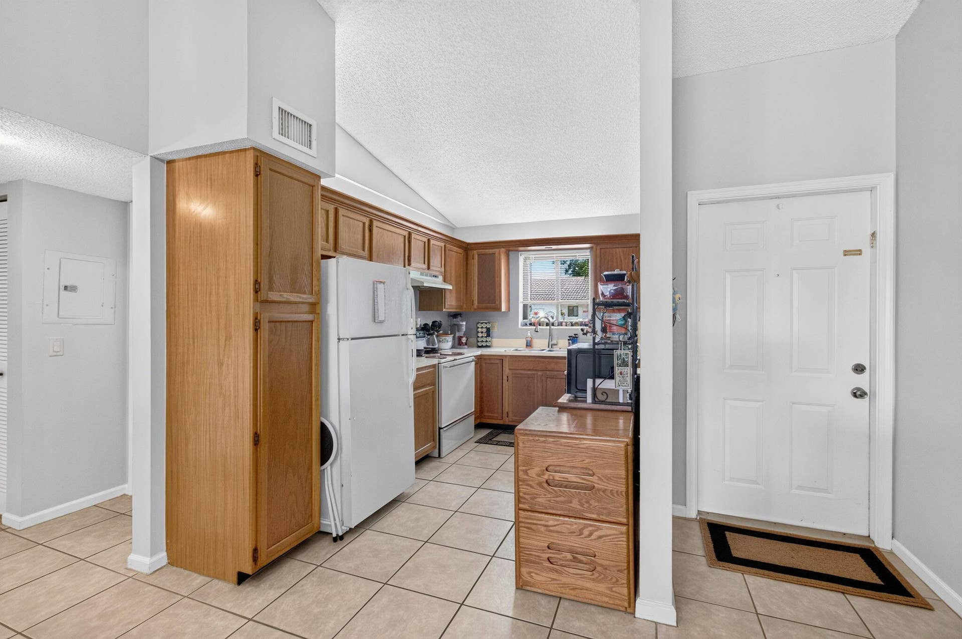 330 PALMWOOD Place, #208, Boca Raton, FL 33431 Kitchen