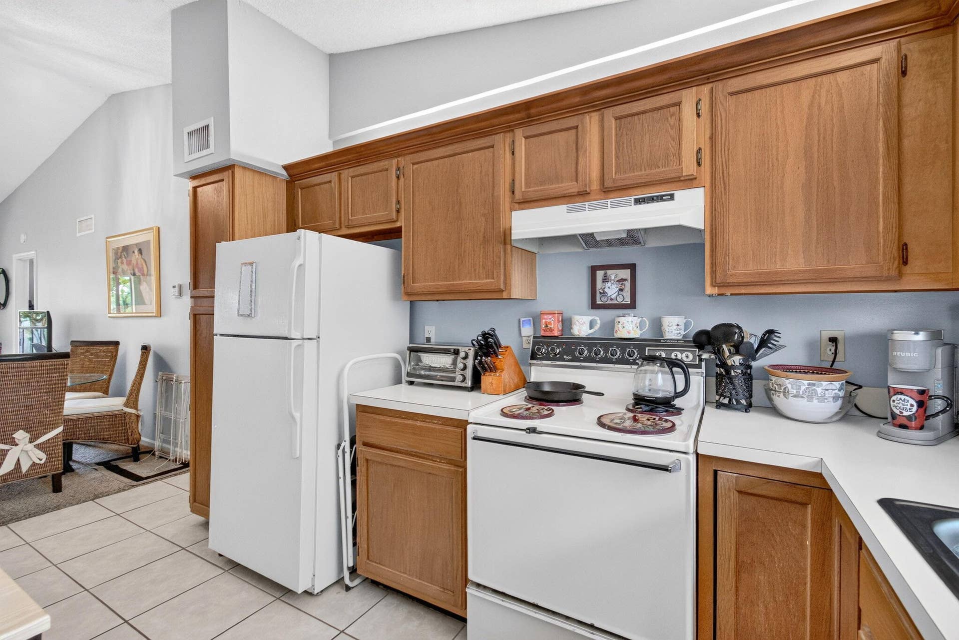 330 PALMWOOD Place, #208, Boca Raton, FL 33431 Kitchen