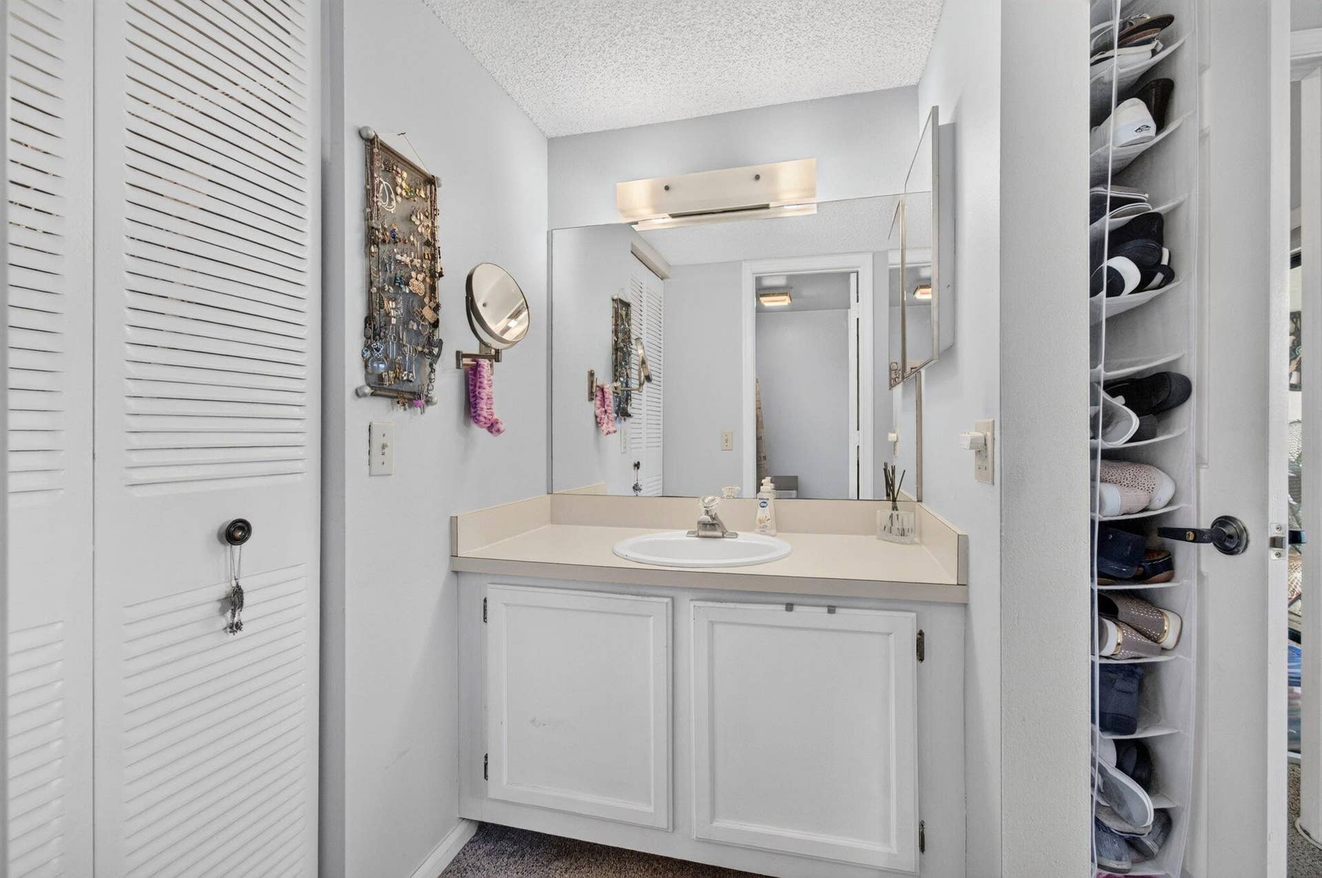 330 PALMWOOD Place, #208, Boca Raton, FL 33431 Primary Bathroom