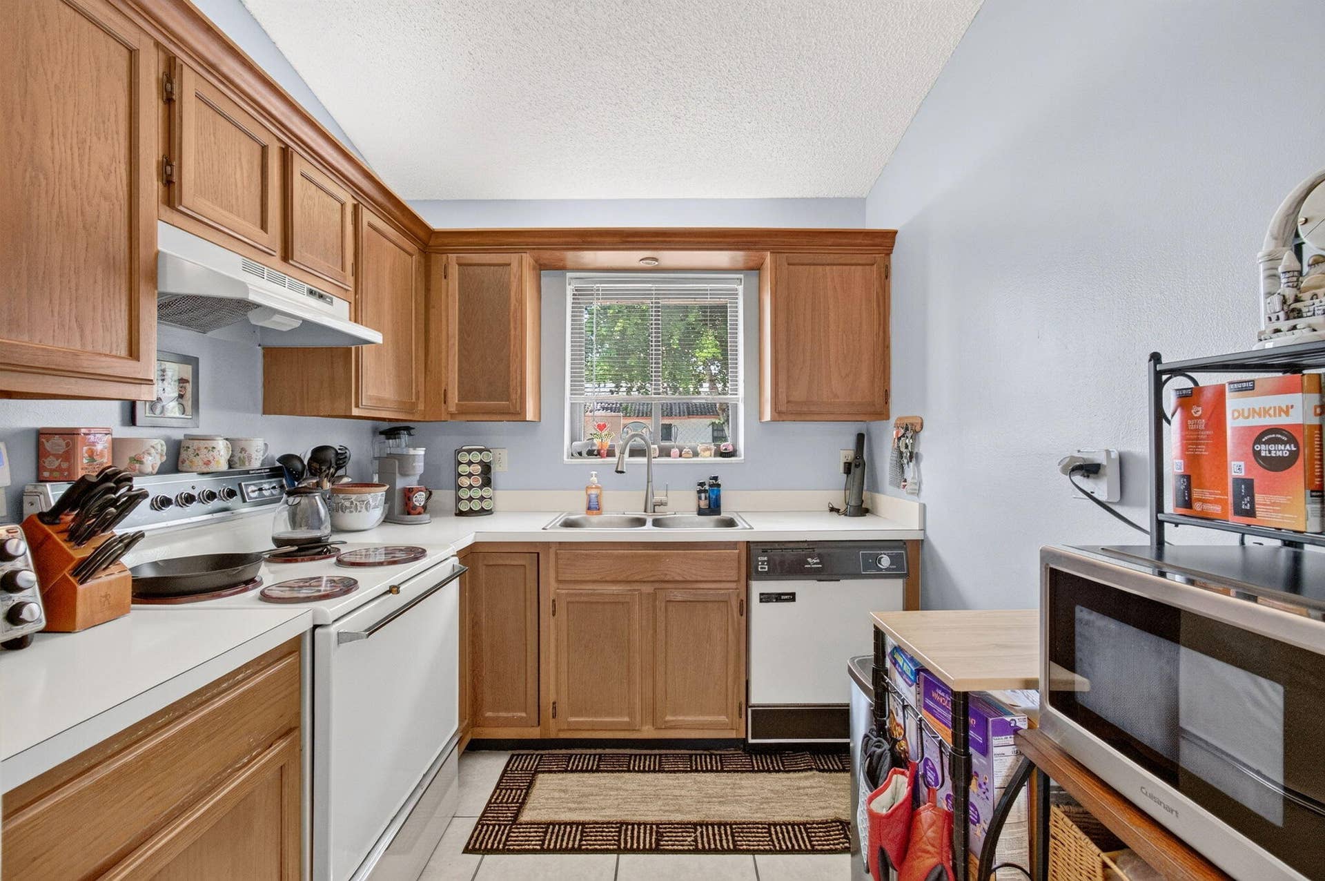330 PALMWOOD Place, #208, Boca Raton, FL 33431 Kitchen