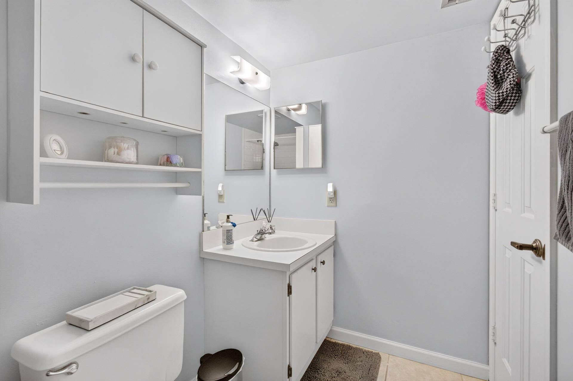 330 PALMWOOD Place, #208, Boca Raton, FL 33431 Guest Vanity