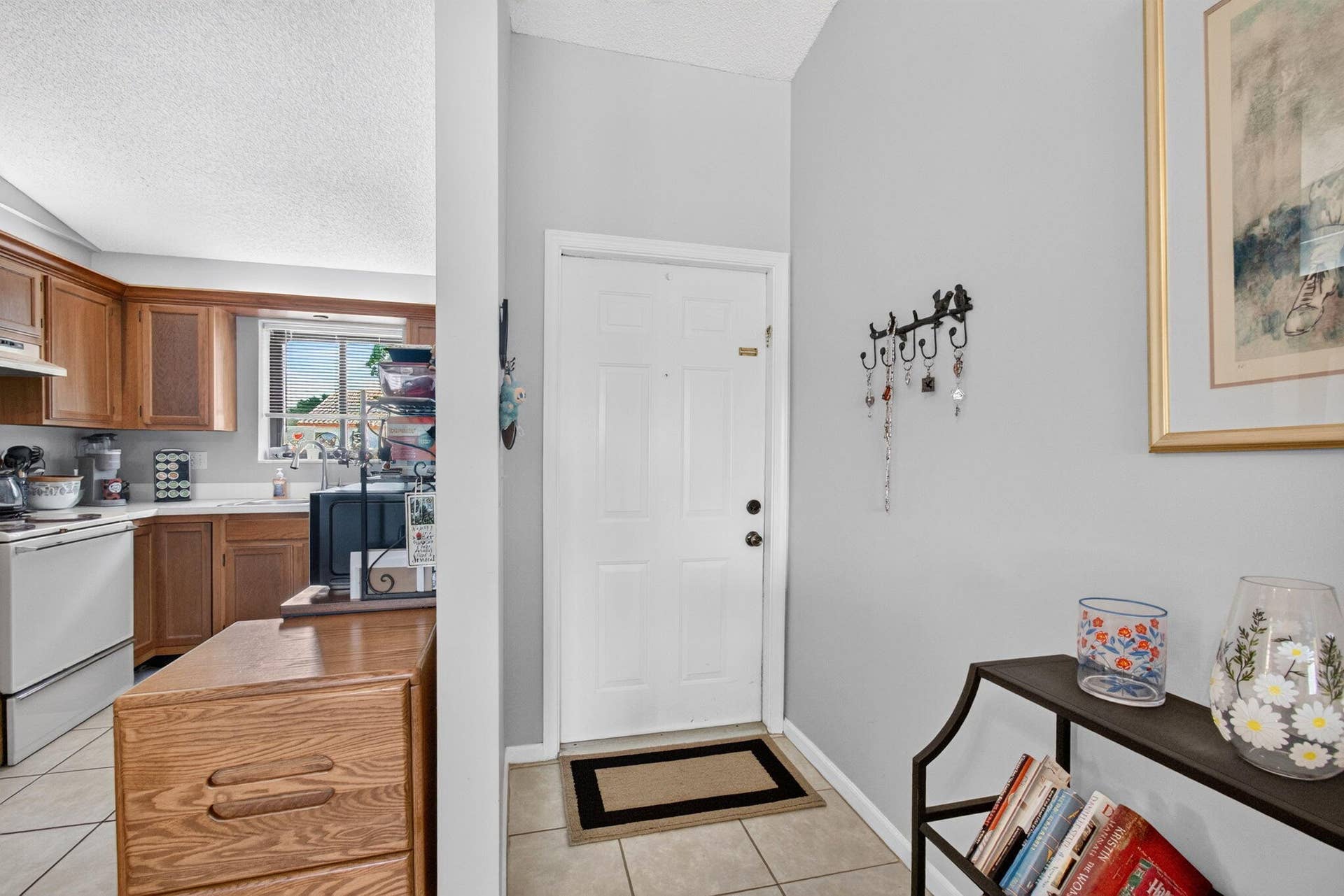330 PALMWOOD Place, #208, Boca Raton, FL 33431 Foyer