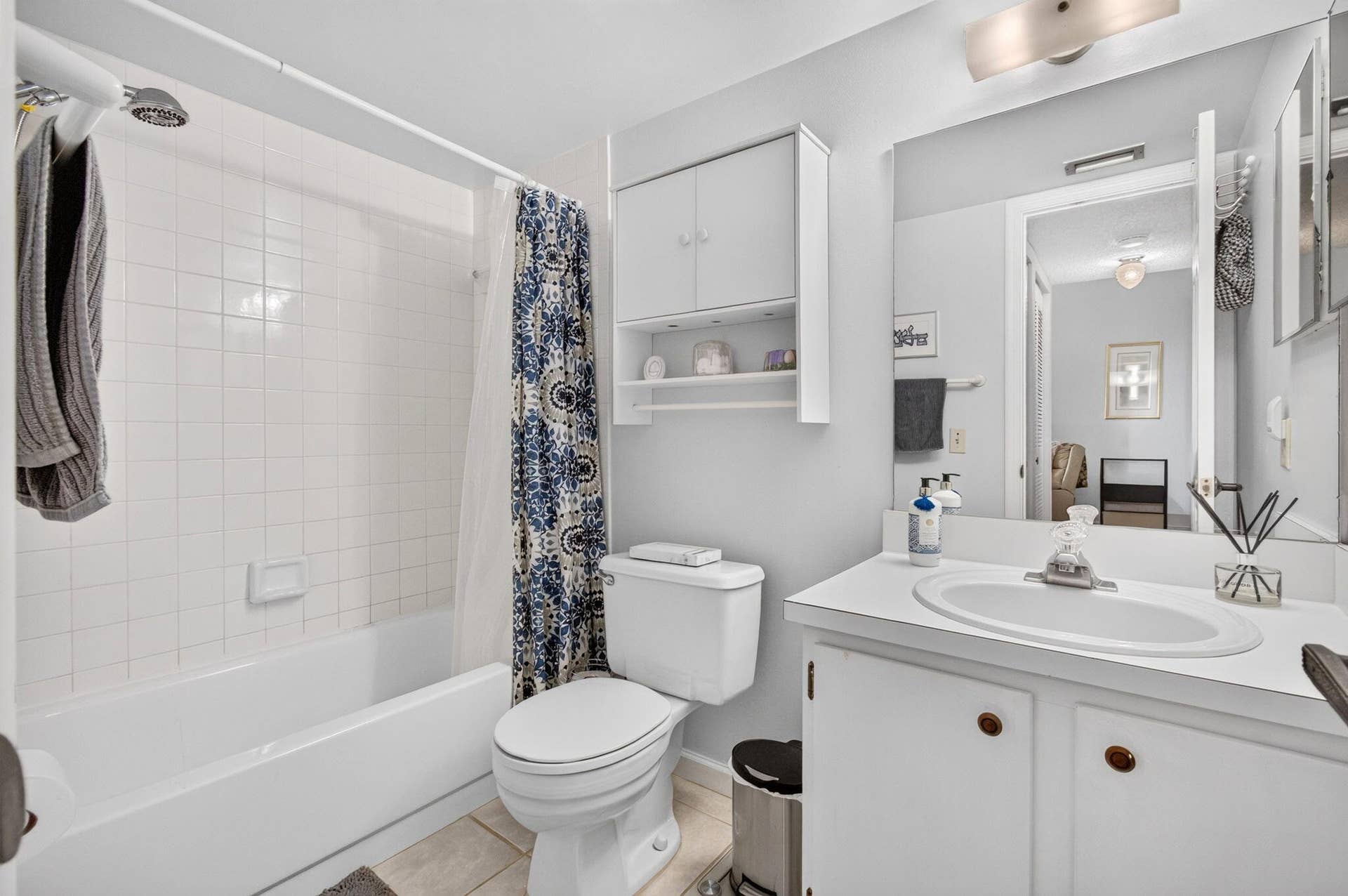 330 PALMWOOD Place, #208, Boca Raton, FL 33431 2nd Bathroom