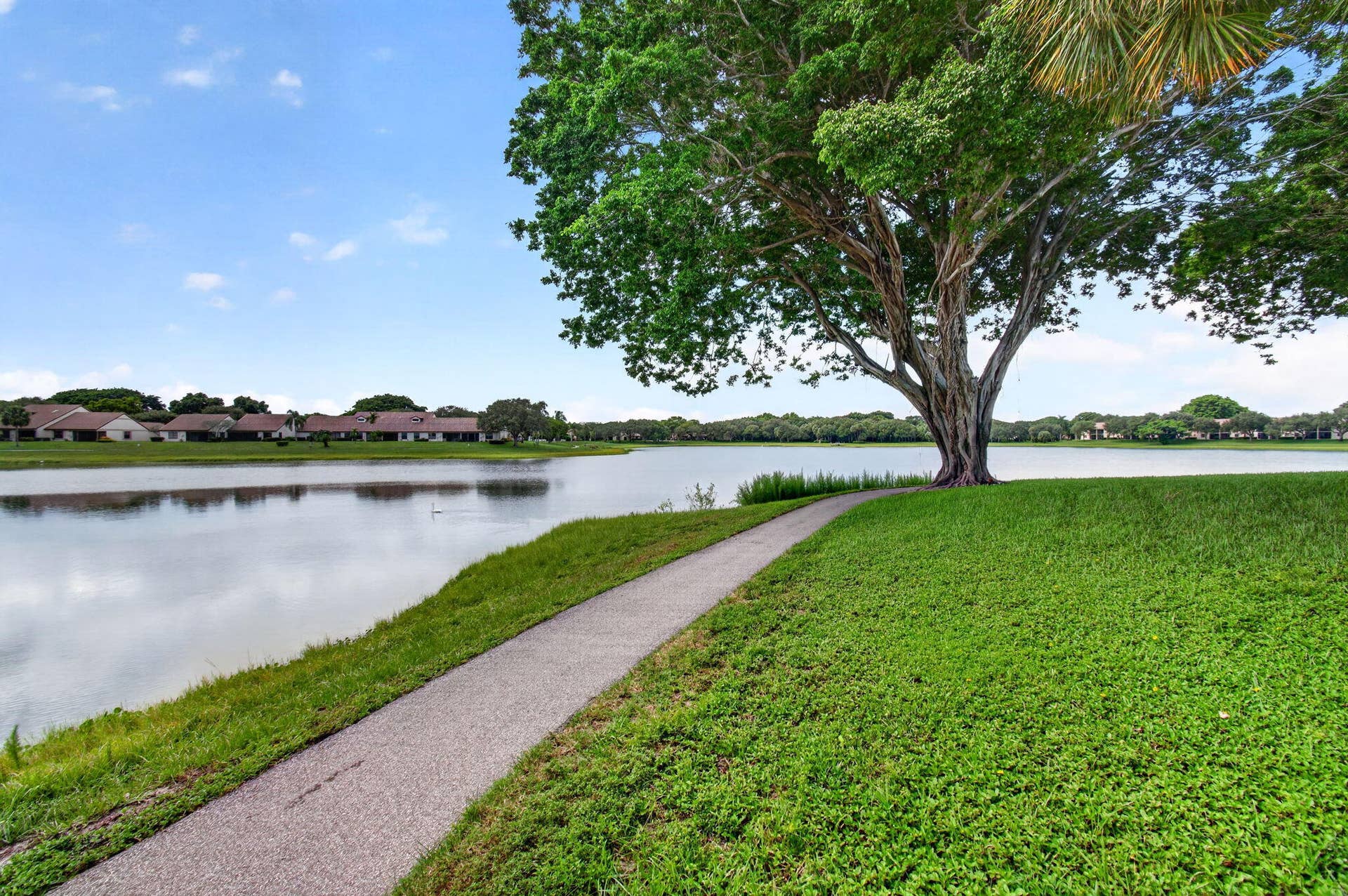 330 PALMWOOD Place, #208, Boca Raton, FL 33431 Walking Path
