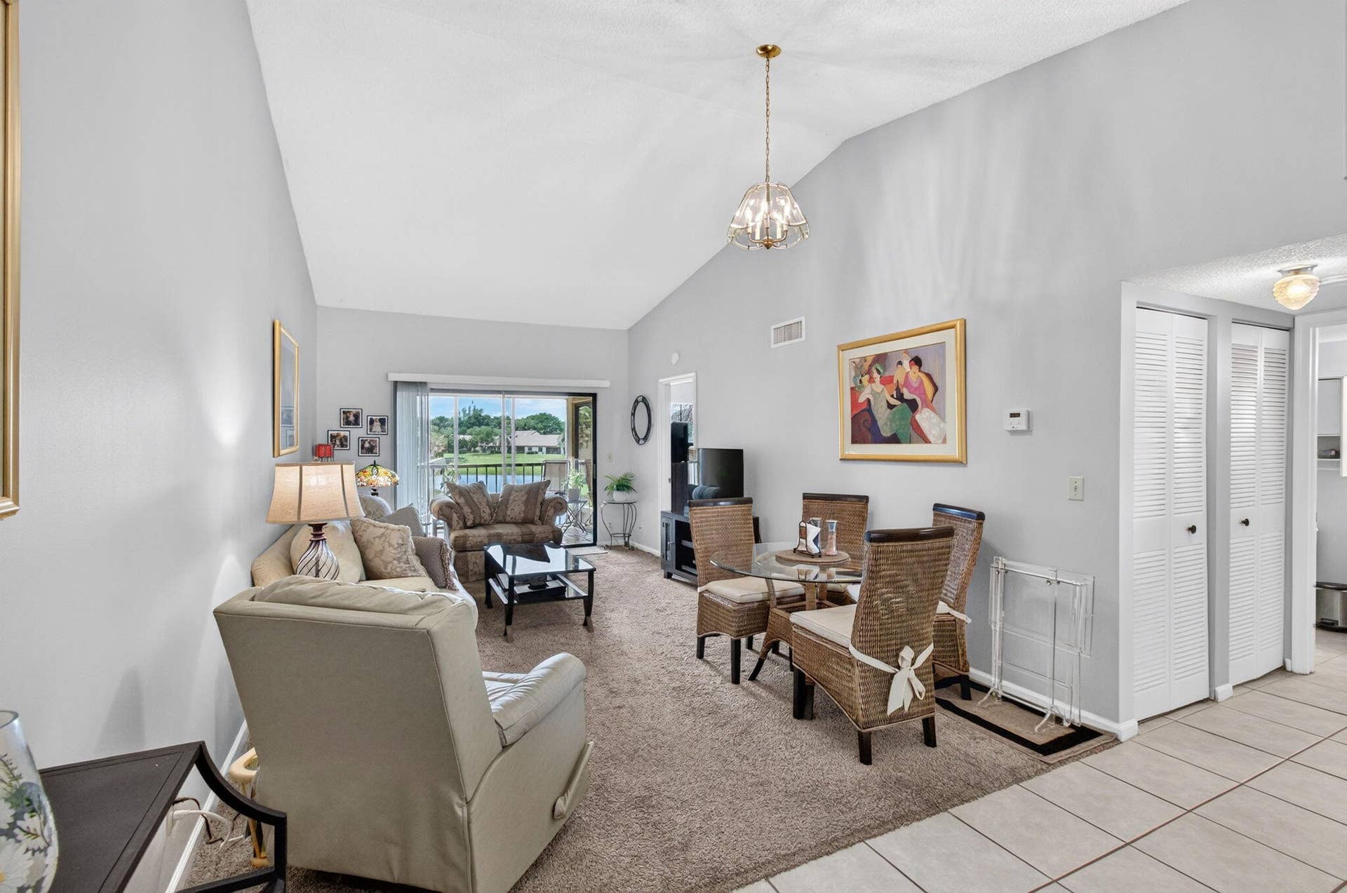 330 PALMWOOD Place, #208, Boca Raton, FL 33431 Vaulted Ceiling