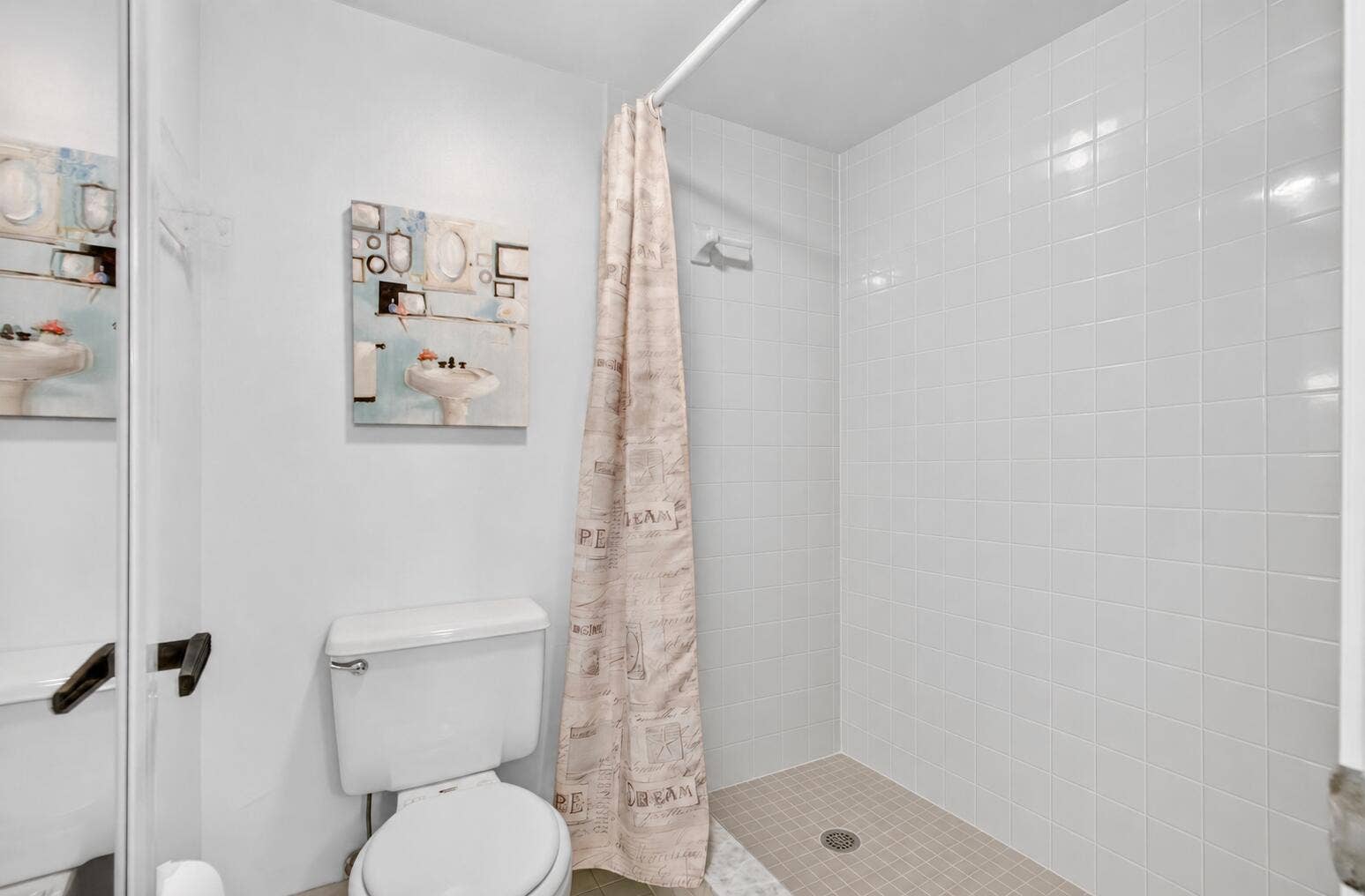 330 PALMWOOD Place, #208, Boca Raton, FL 33431 Walk-In Shower