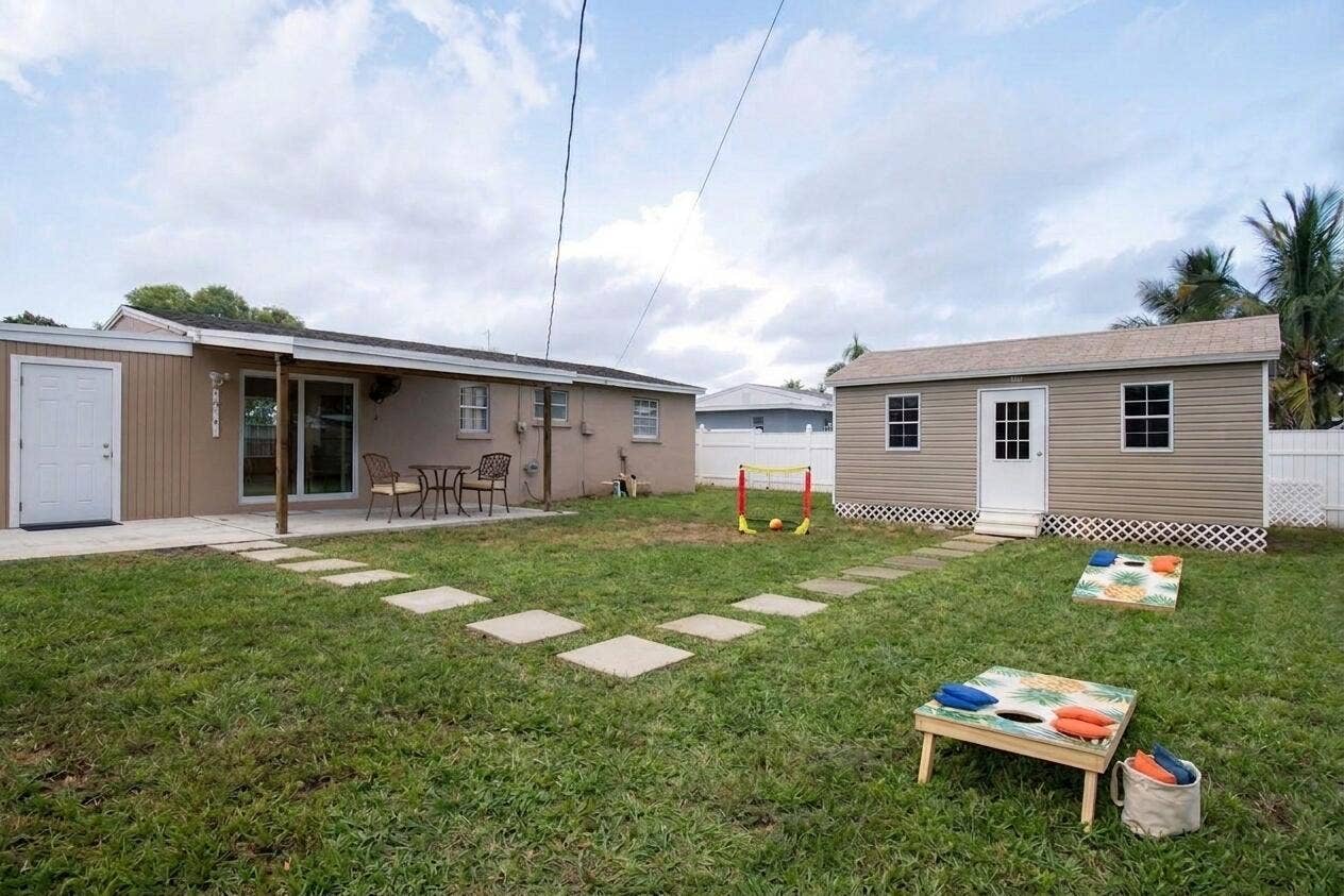 2032 Worthington Road, West Palm Beach, FL 33409 Virtually staged