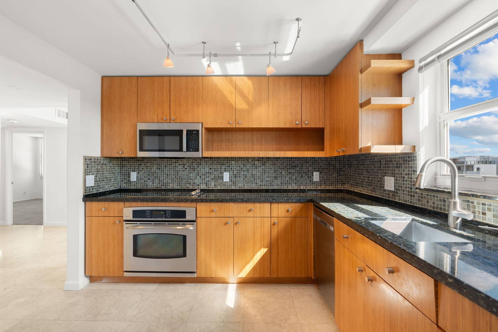 12-web-or-mls-3015 N Ocean Blvd 5F Fort