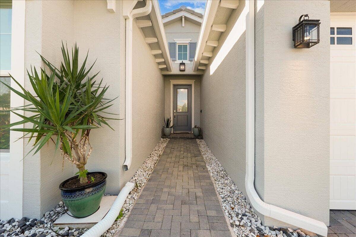 15976 Whippoorwill Circle, Westlake, FL 33470 Exterior