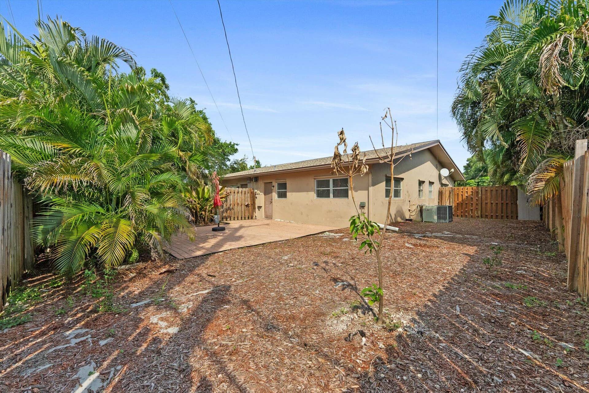 2631 NE 2nd Avenue, Boca Raton, FL 33431 23-23