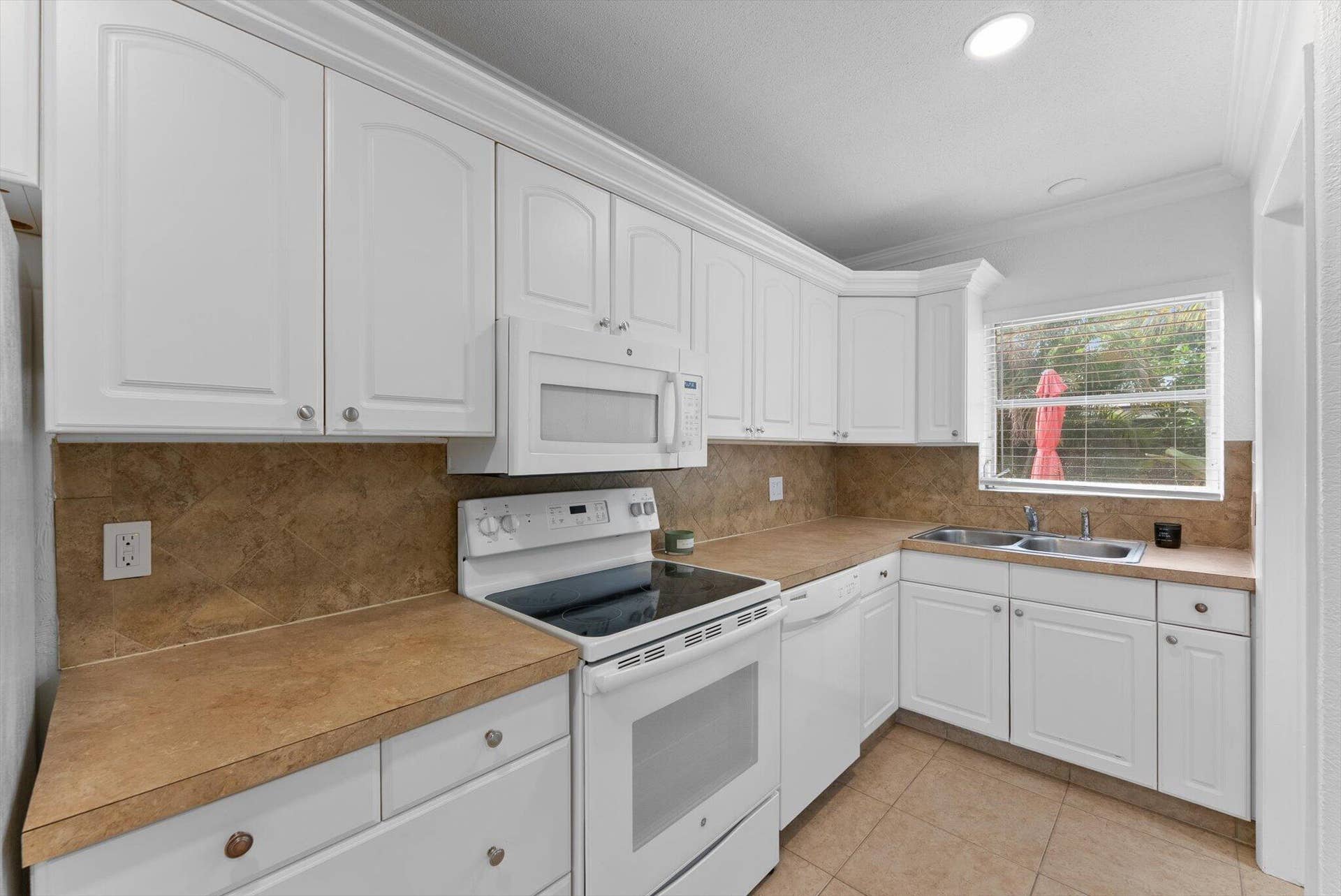 2631 NE 2nd Avenue, Boca Raton, FL 33431 11-11