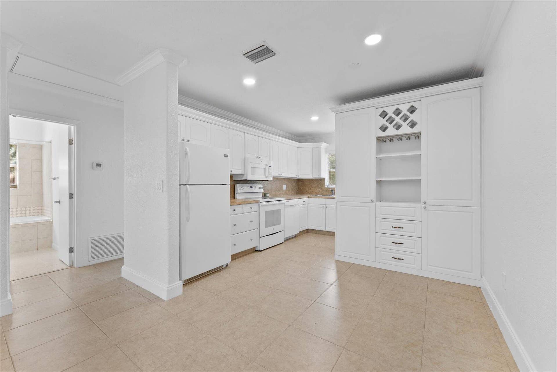 2631 NE 2nd Avenue, Boca Raton, FL 33431 10-10