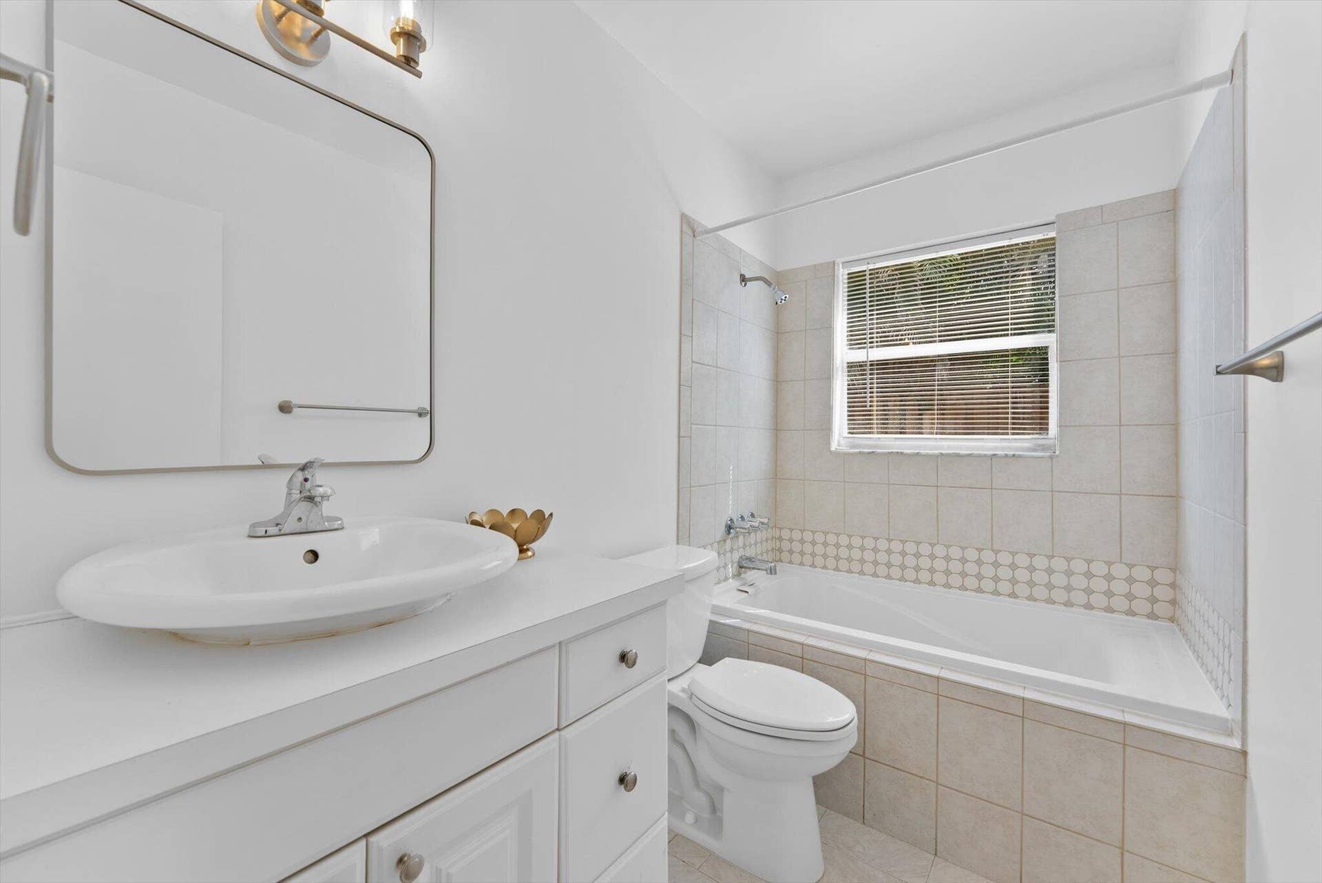 2631 NE 2nd Avenue, Boca Raton, FL 33431 20-20