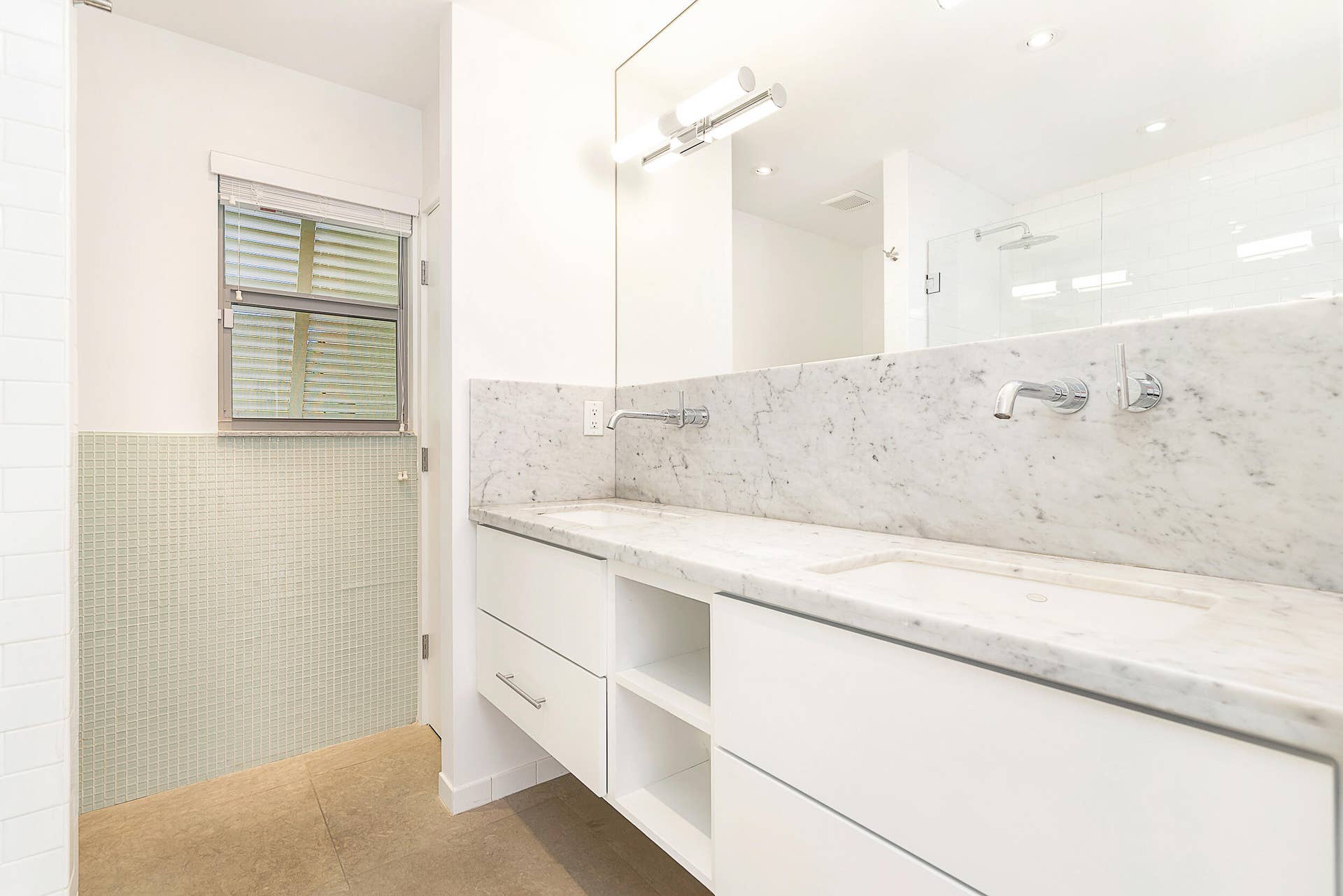 308 Buckingham Road, West Palm Beach, FL 33405 Primary Bathroom