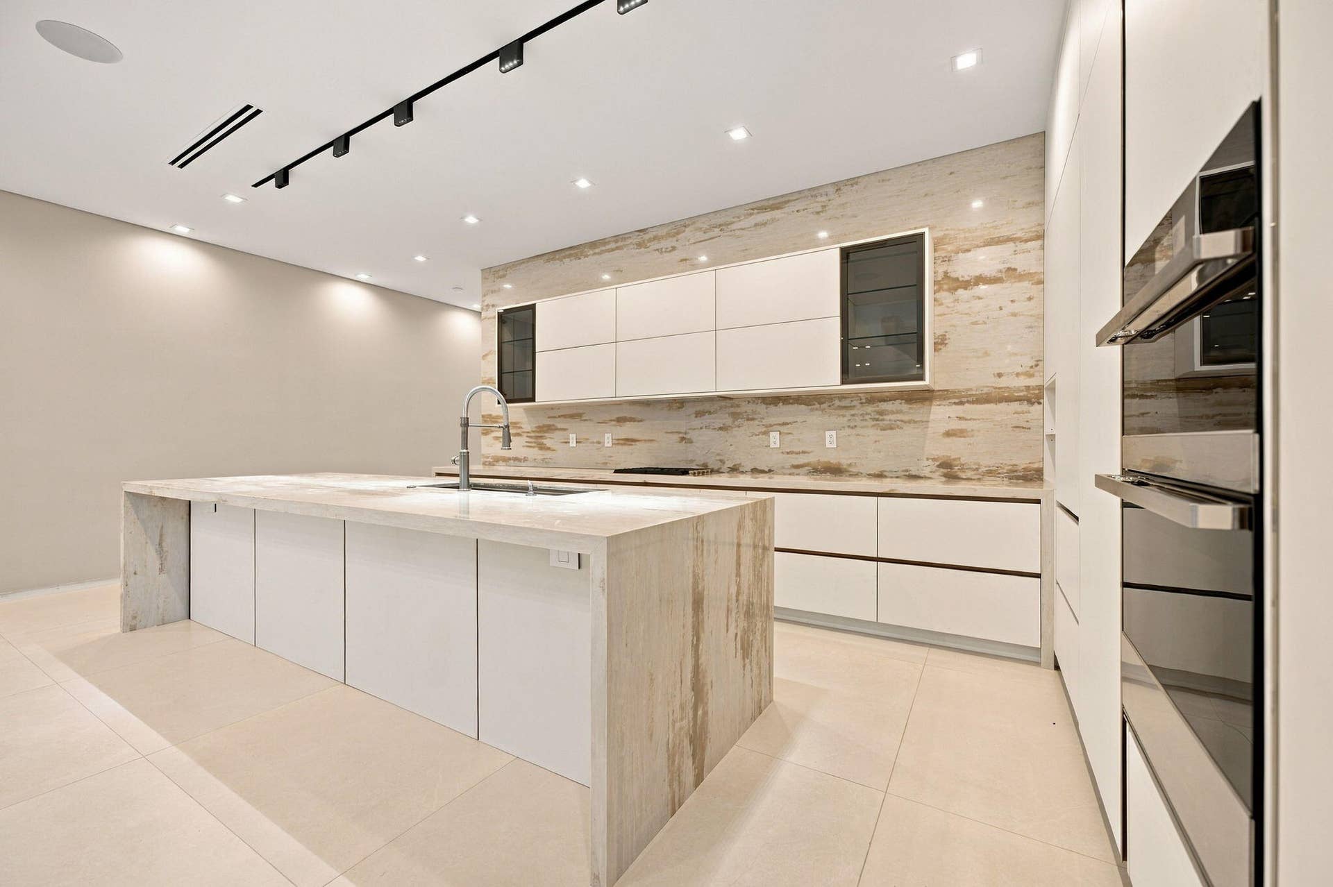 16-web-or-mls-1015-ne-3rd-st