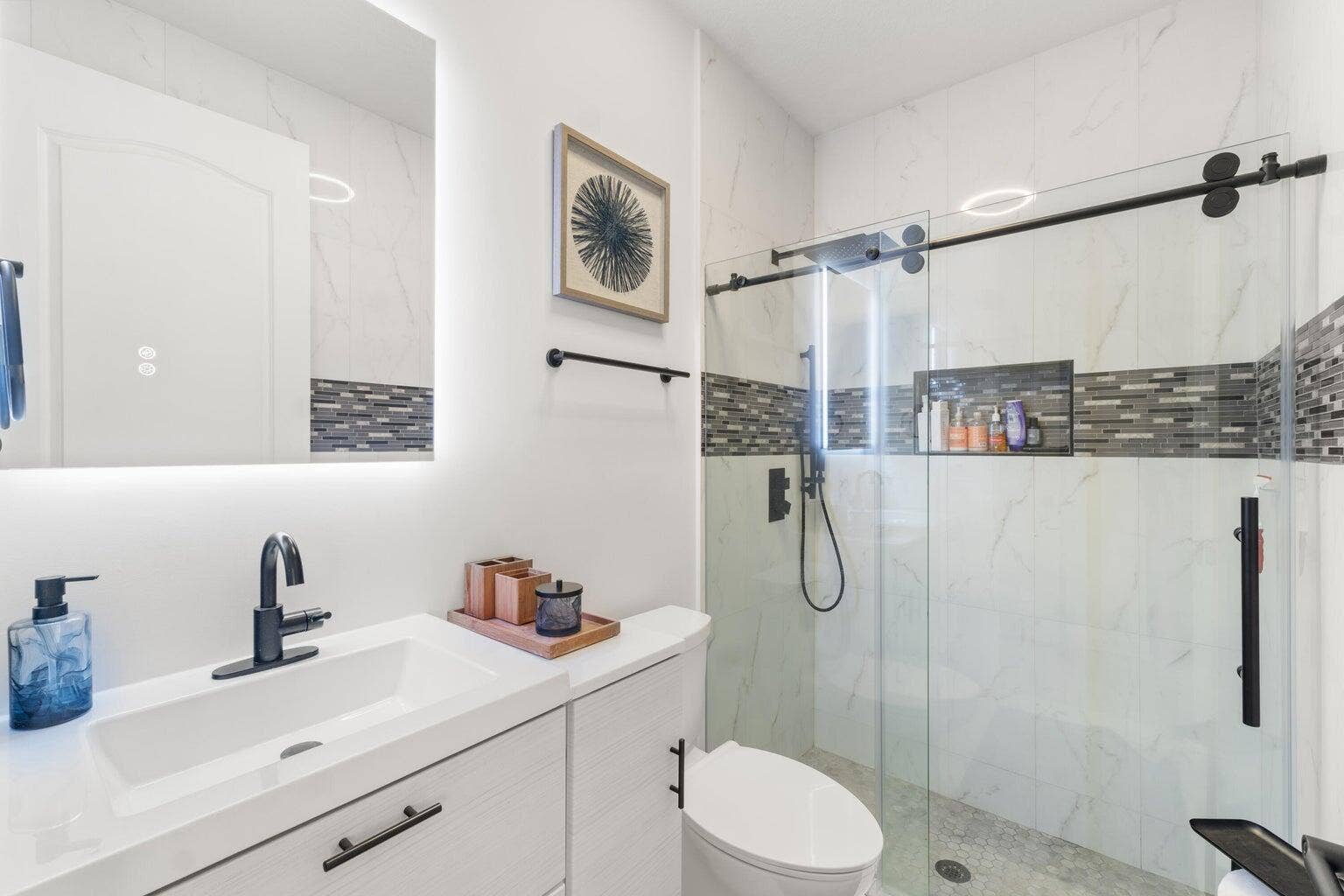 3643 NW 5TH Terrace, Boca Raton, FL 33431 Main Floor private Bathroom