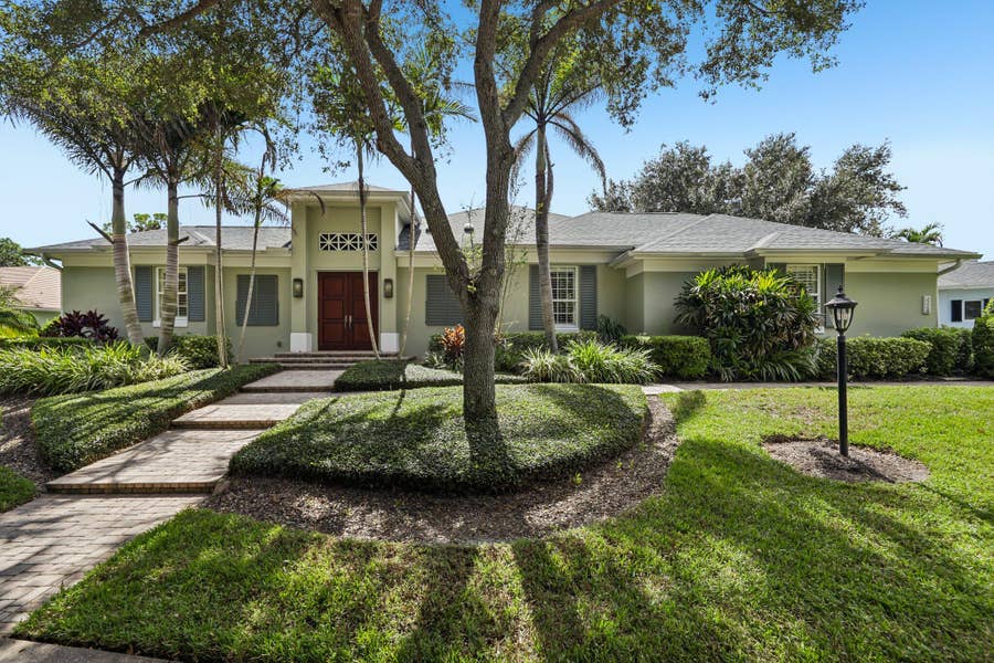 Property photo for 1110 CAROLINA Circle SW, Vero Beach, FL