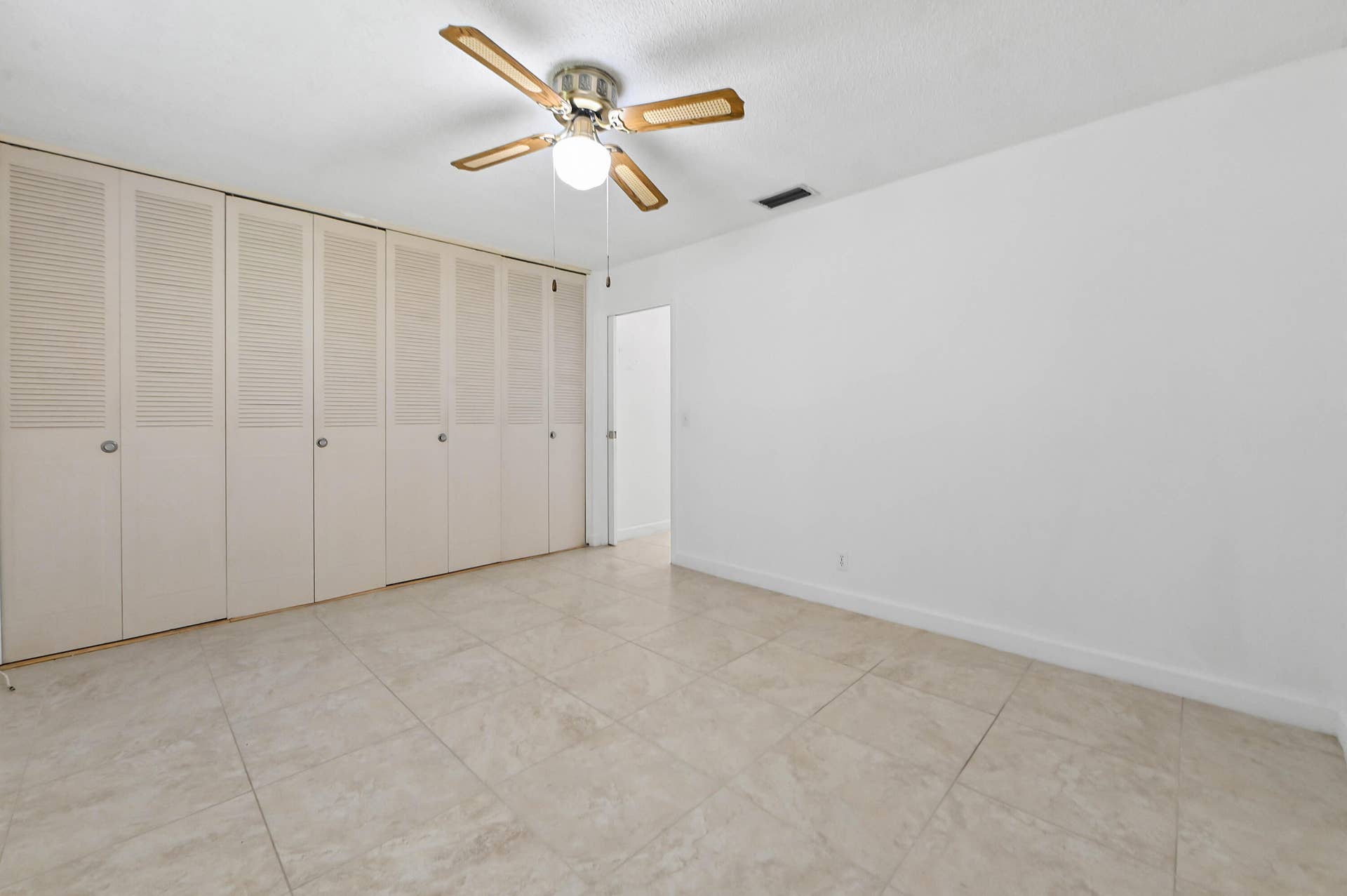 18 Bedroom 04
