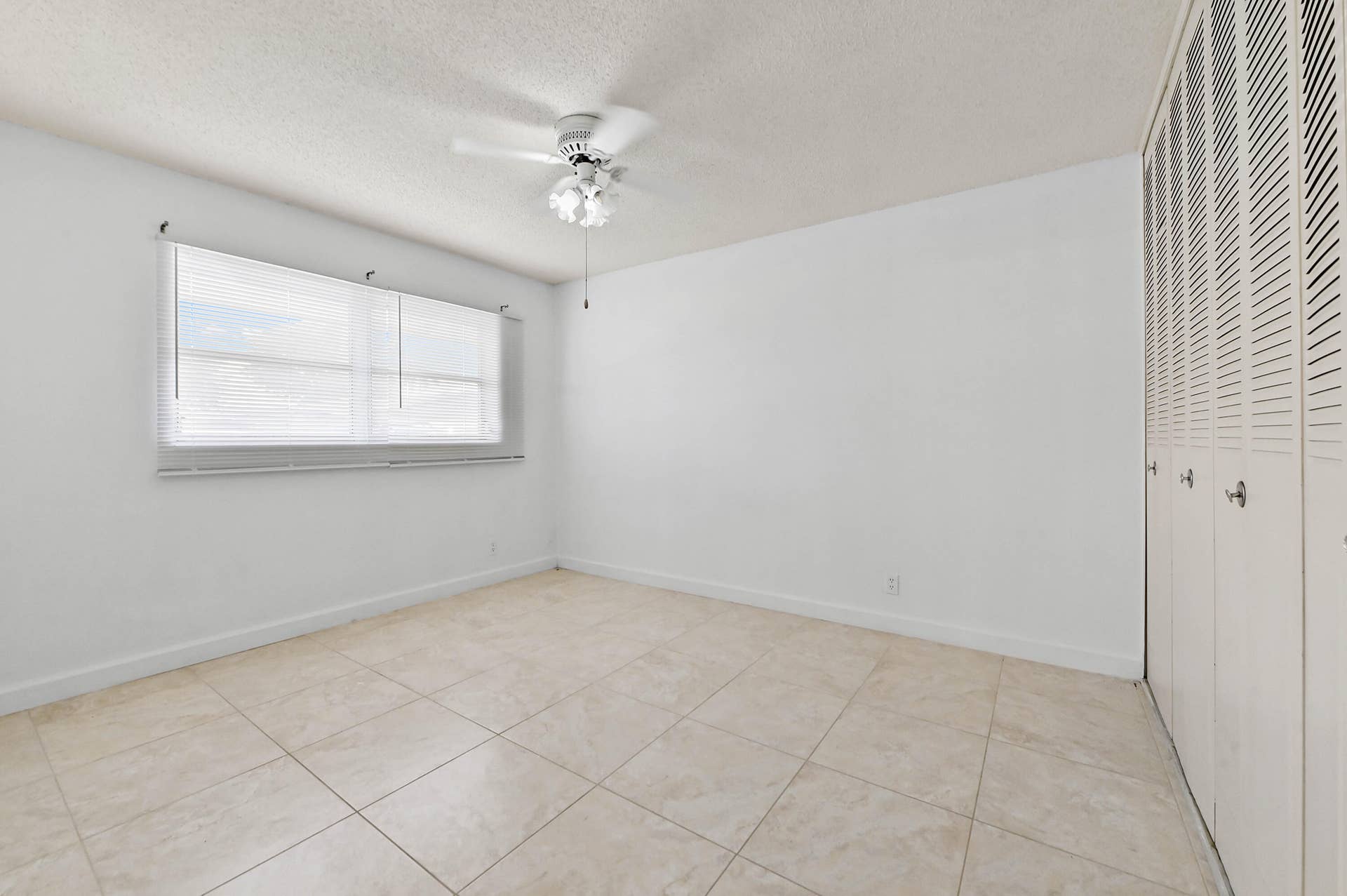 15 Bedroom 01