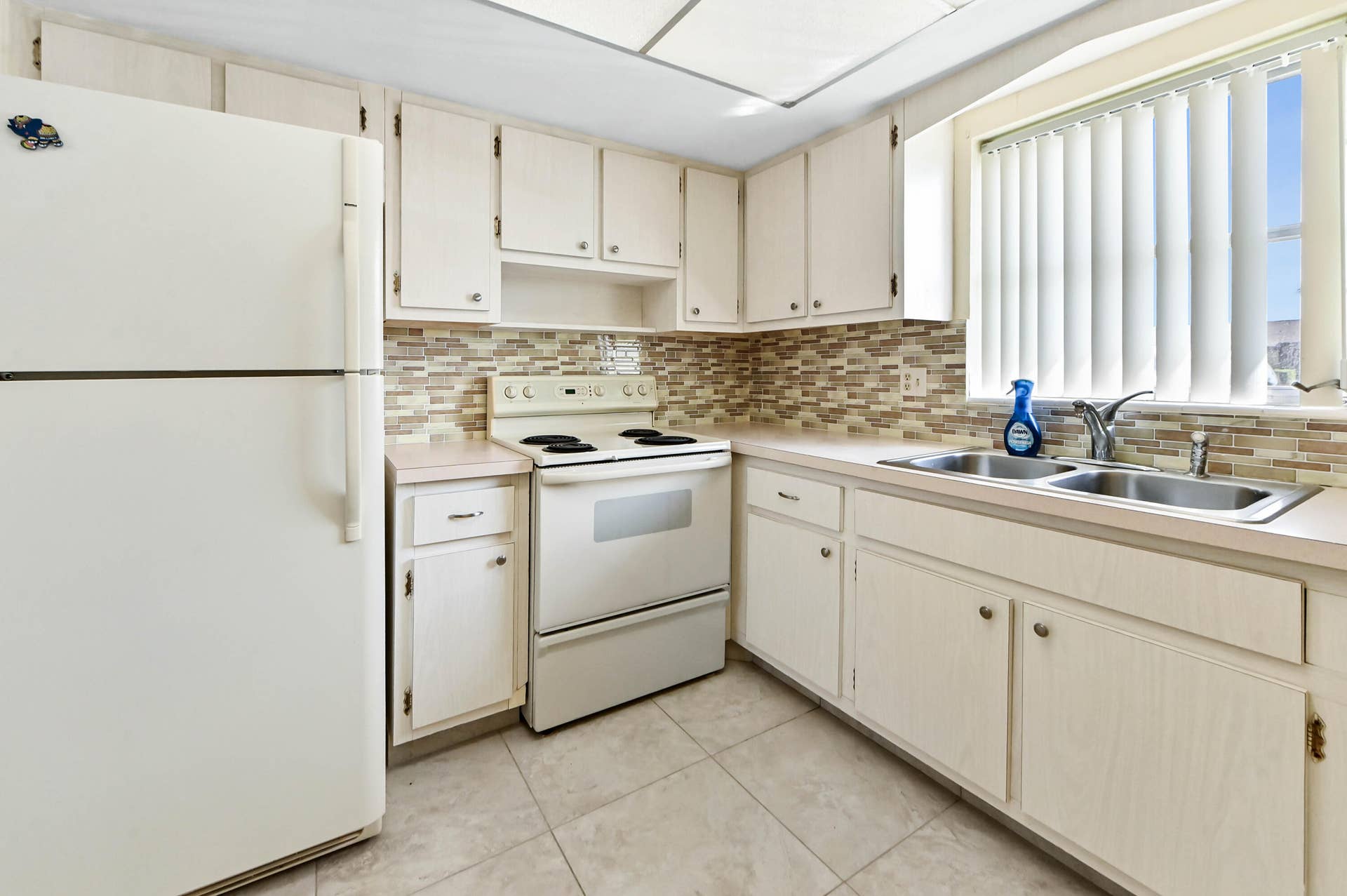 12 Kitchen 02