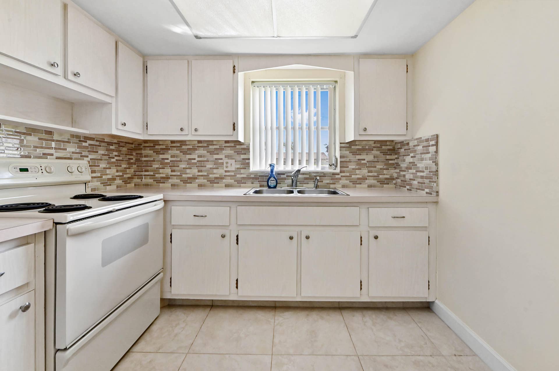 11 Kitchen 01