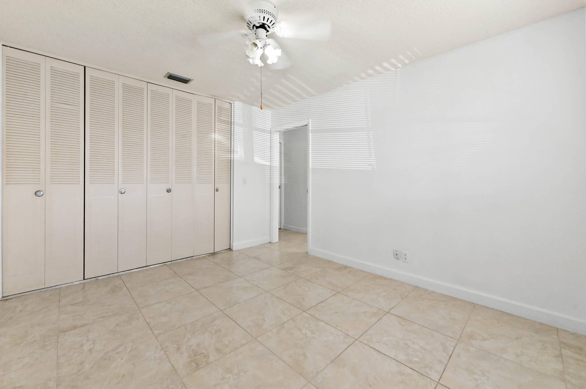 16 Bedroom 02
