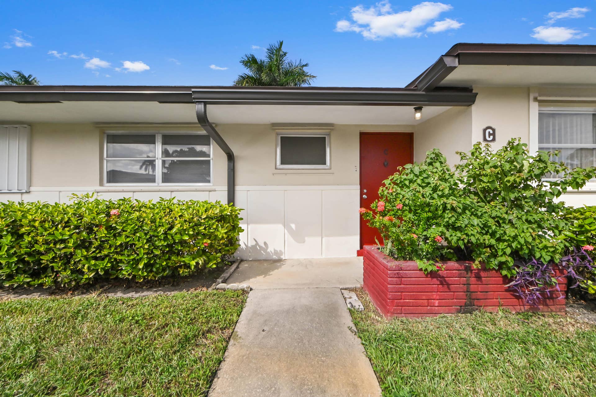 03 Front 03