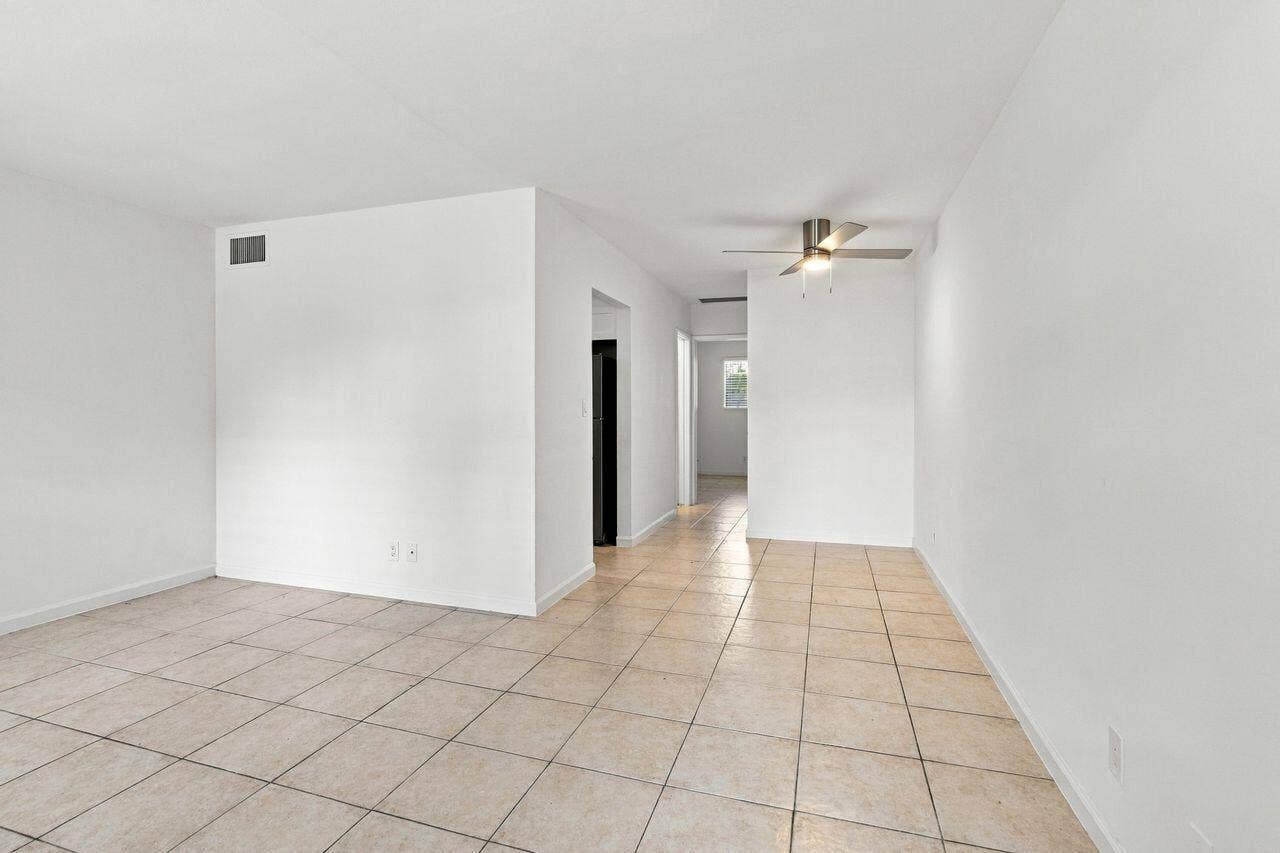 4529 NE 21st Avenue, #3, Fort Lauderdale, FL 33308 Living room