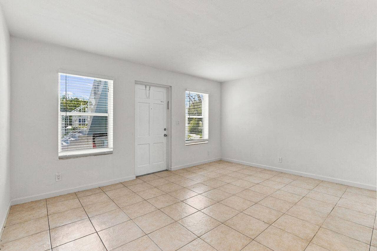 4529 NE 21st Avenue, #3, Fort Lauderdale, FL 33308 Living room
