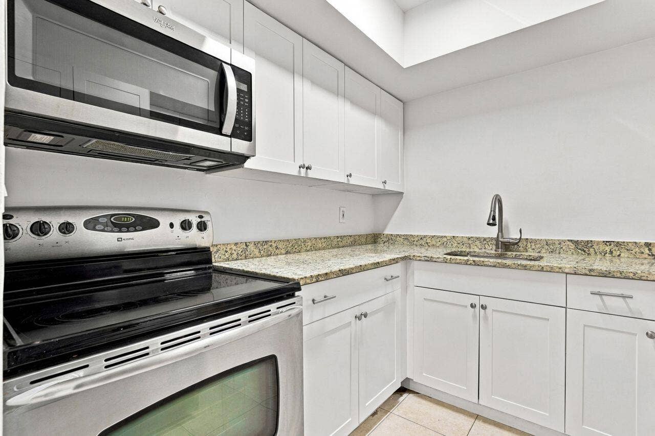 4529 NE 21st Avenue, #3, Fort Lauderdale, FL 33308 Kitchen