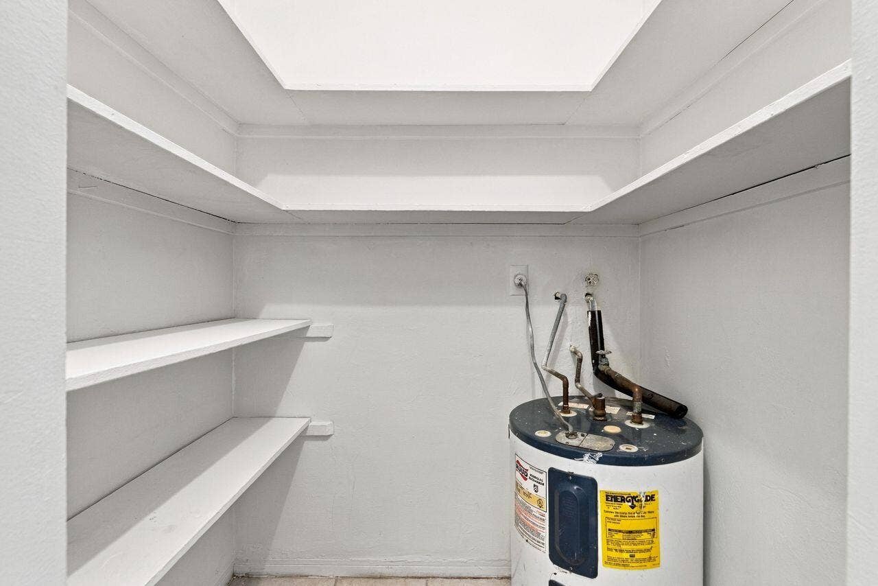 4529 NE 21st Avenue, #3, Fort Lauderdale, FL 33308 Walk-in Closet/Pantry