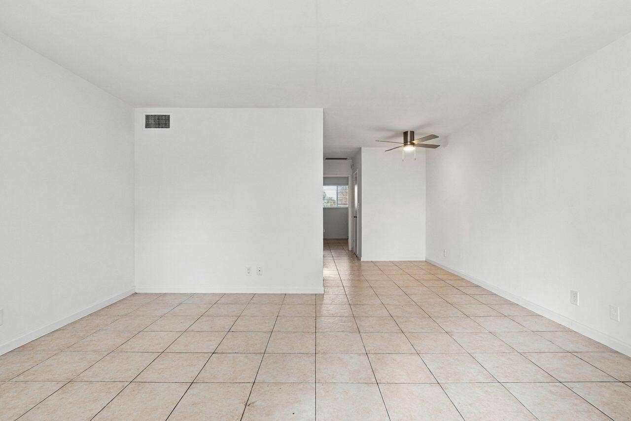 4529 NE 21st Avenue, #3, Fort Lauderdale, FL 33308 Living room