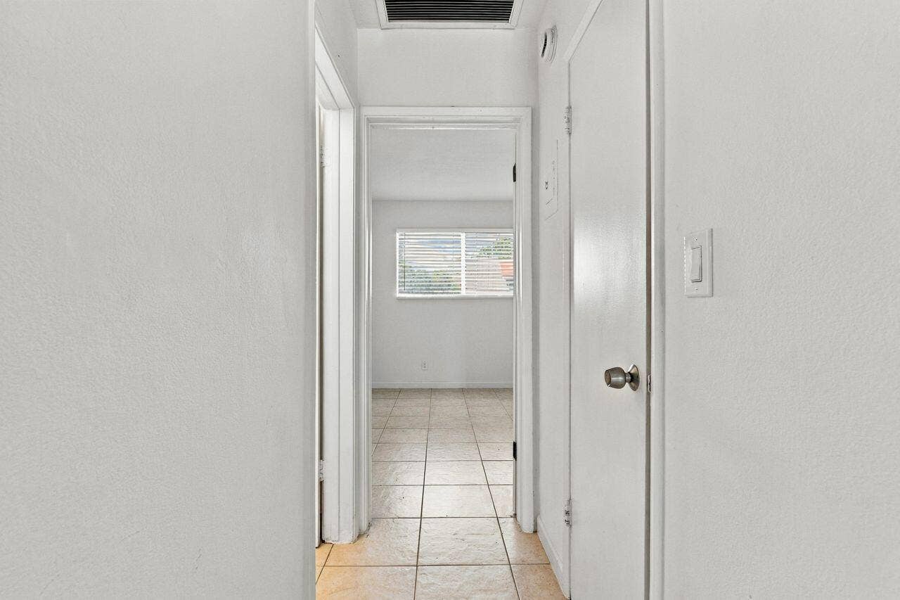 4529 NE 21st Avenue, #3, Fort Lauderdale, FL 33308 Hallway