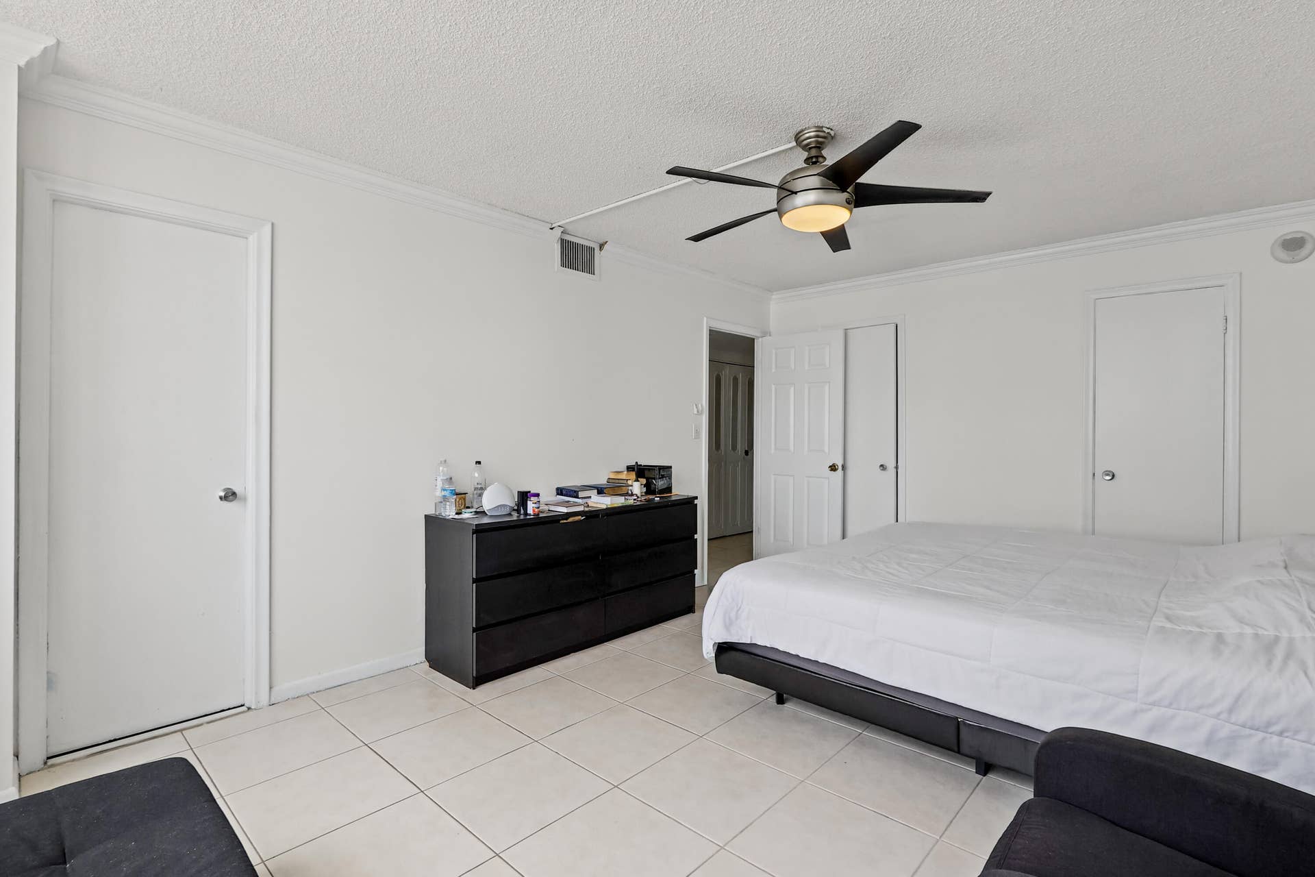 137 Golden Isles Drive, #1001, Hallandale Beach, FL 33009 IMG_5534_print