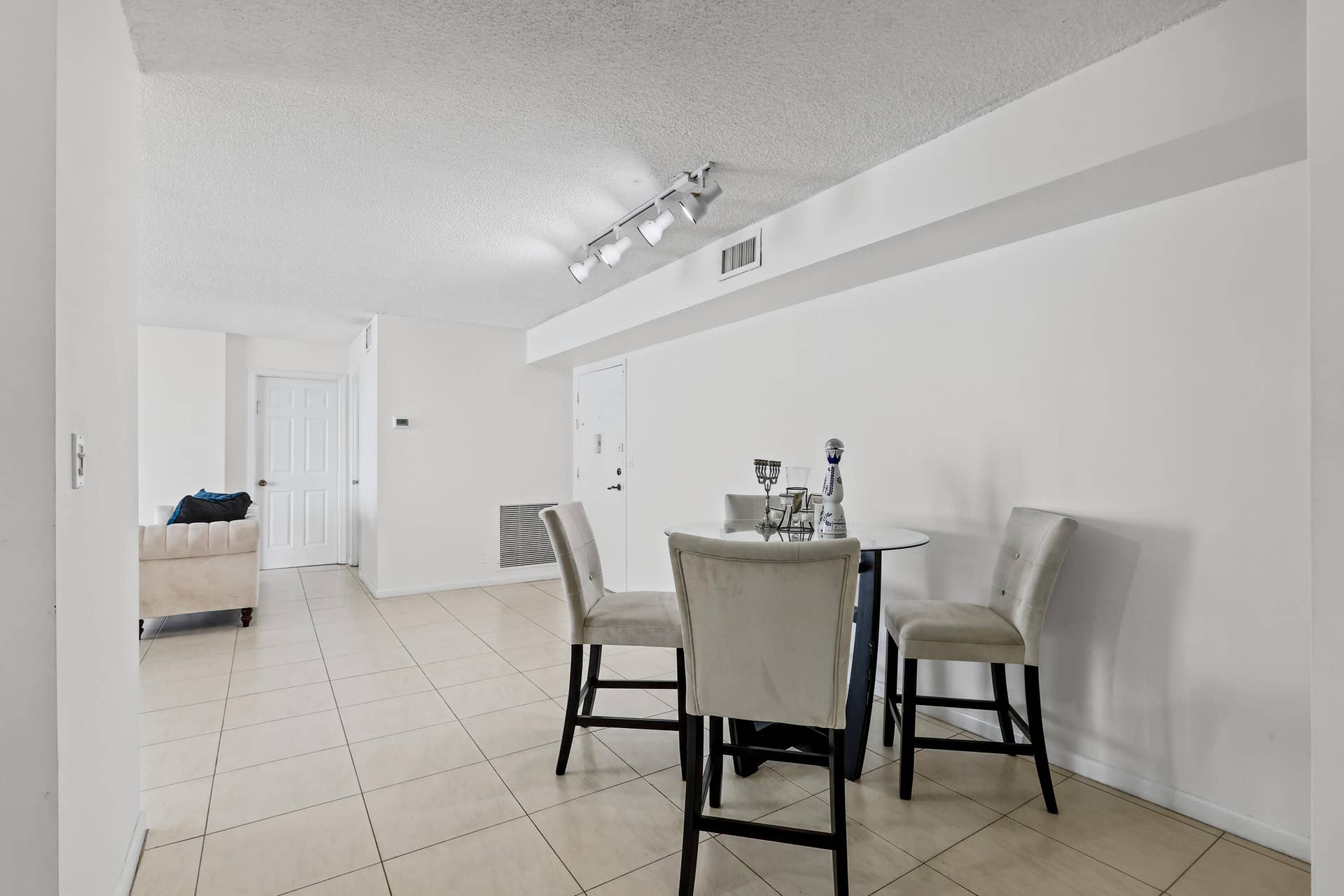 137 Golden Isles Drive, #1001, Hallandale Beach, FL 33009 IMG_5444_print