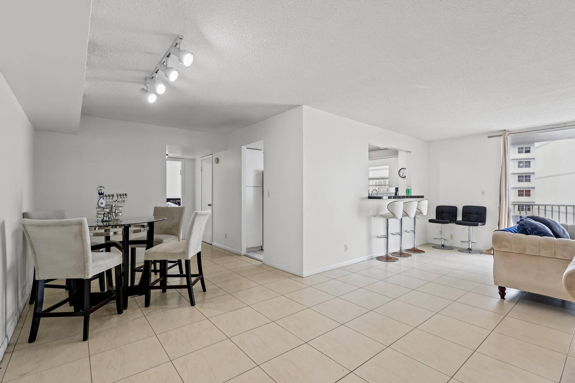 137 Golden Isles Drive, #1001, Hallandale Beach, FL 33009 IMG_5399_print
